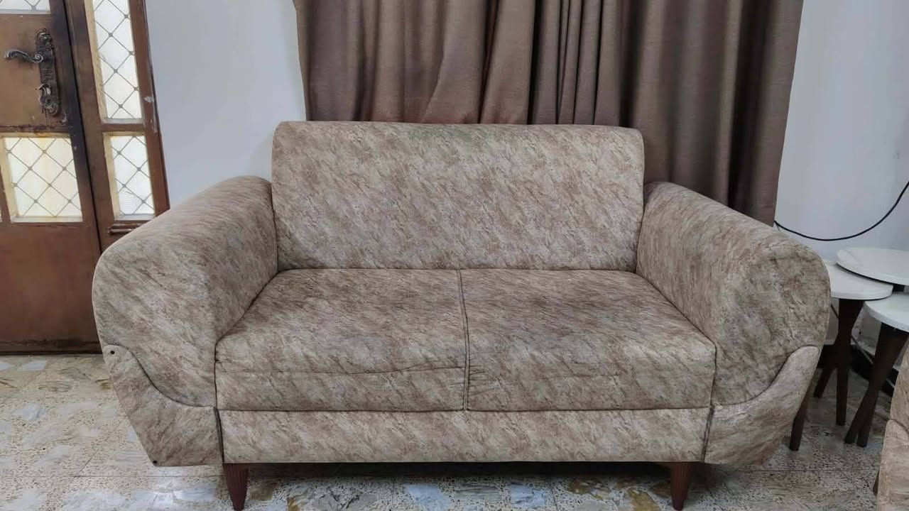 من رخصت الادمن 
يوجد لدي طخم كرويتات عراقي الصنع نضيف وعارضة للبيع ...المكان بغداد /الغزالية/شارع المشجر /عارضة ٣٠٠٠٠٠وبي مجال للشراي...للتفاصيل على الرقم /***********
علما الطخم عشر مقاعد...
