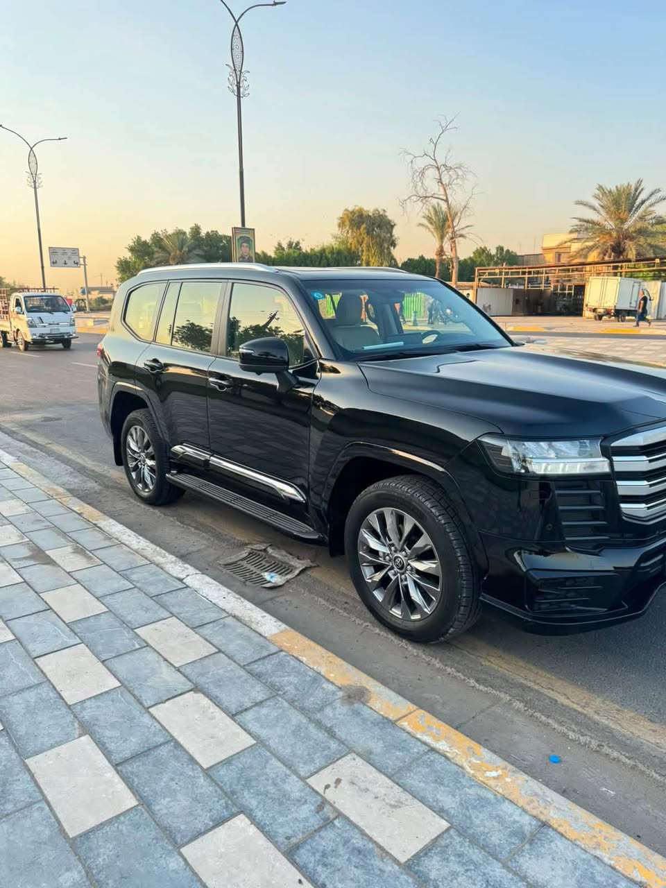 السلام عليكم
تويوتا لاندكروز ٢٠٢٤ بريم اصل لمتدد بغداد 

ماشيه (١٠٠٠٠) حقيقي مكفوله كفاله عامه من كلشي
ضربه صبغ تبديل حالوب شخط رصعه مكفوله من كلشي
مغلفه ppf بلكامل

مواصفات
بصمه ابواب
فتحه سقف
٦ سلندر ٤٠٠٠ تنفس طبيعي
كراسي جلد 
كراسي كهرباء
كراسي تبريد
باب خلفي كهرباء
حساس امامي خلفي
٤ كامرات
شاحن واير ليس
تشغيل عن بعد
سايد بريك كهرباء
4 ويل دفع رباعي
باقي المواصفات معروفه

مكان السياره بغداد

السعر ٦٩٠٠٠$

للاستفسار ***********
