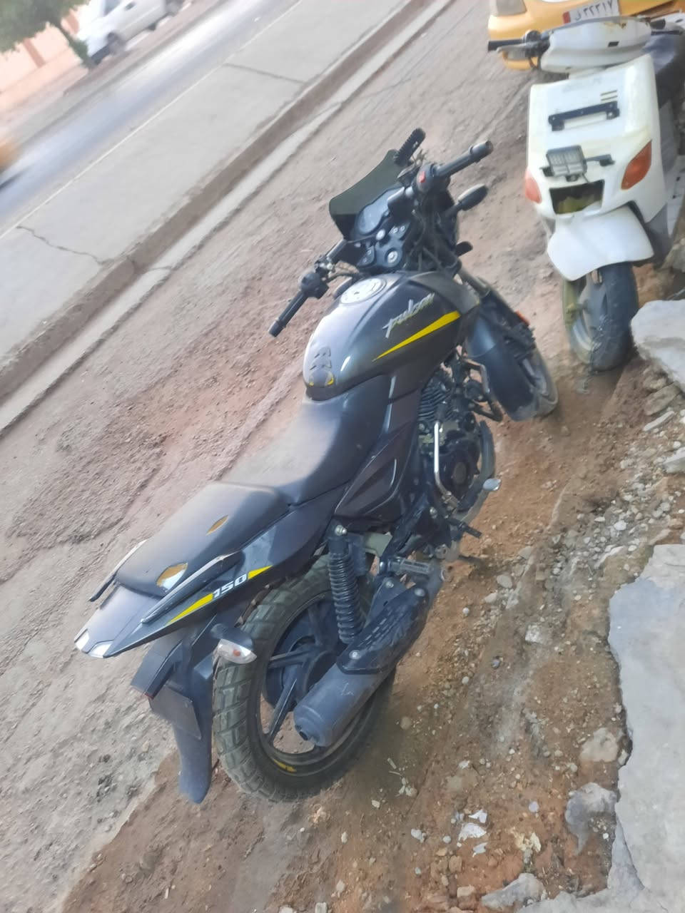 سلام عليكم بولسر موديل ٢٣ للبيع مستعجل على بيعتهه او مراوس بدراجه صغيره وفرق مكاني بغداد حي العامل 
السعر  مليون وافق ادمن 
***********
