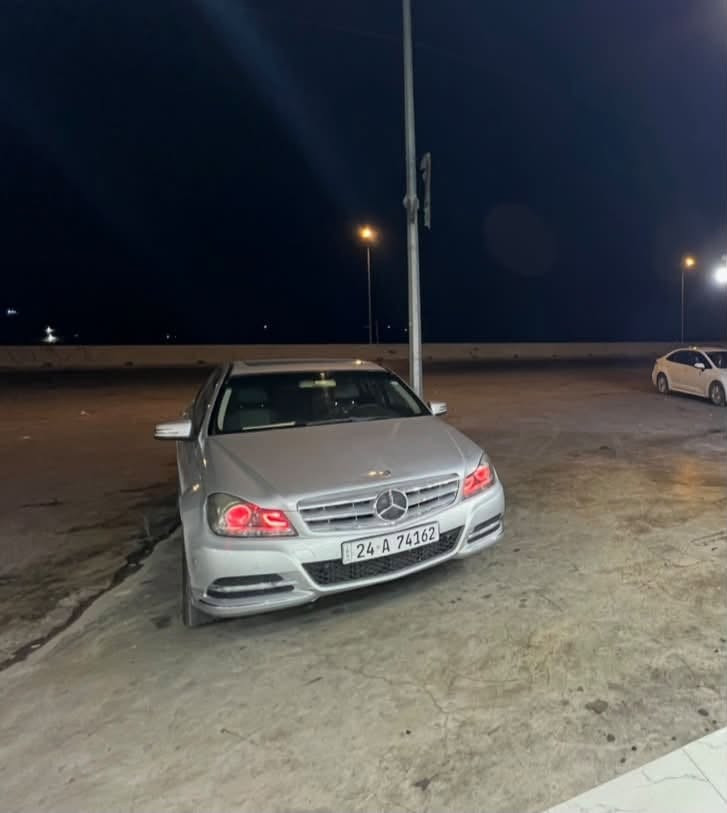 مارسيدس موديل C200  /   2012  السياره وارد  ‼️
فول  مواصفات ……. ماشيه 150 mi  
--------------

رقم السيارة : دهوك  تحويل او وكاله 

مكان السيارة : الانبار الرمادي 
سلام عليكم 
للبيع  . مرسيدس W204 موديل 2012 حجم C200 رقم دهوك  مكفوله من الضربه من التبديل  بيها قطعتين اثر شخوط تجي وتفحص وتقتنع  وبيك خير وادلل والسياره حلوه وجاهزه 

‼️ السعر 118💵 وبيها مجال 

تفاصيل ⬇️
1_  السياره 5 بصمات 
2_محرك جديد  + كير مكفولات   
3_تبريد قطعتين ⁦
4_كروز سرعة 
5_ فتحه 
6_مراية داخلية+جانبة عاكسة 
7_تحكم ستيرن ⁦ فول 
8_ شاشة  كبيره 
9_ مري شفط
10_تجاوي خلفية كهرباء
11_كشنات كهرباء  
12_ لدات داخليه
13_انارة ترحيب
14_شاشة اعطال
15_ستيرن كهرباء
16_شاشة جبيرة 
17_ جام اخضر
18_دبل ايرباك⁦
19_ برده خلفيه كهرباء بلاديه 
20_صدر امامي خلفي جديد ⁦
21_حساس امامي + خلفي 
22_هزة وفحص  جديده 
23_ بردات ابواب بلادي
24_تبريد ثلج ❄️ + تدفئة شغالة 
25_داخل جلد مشمشي 
26_نظام ECO 
27_ شفتات ستيرن + ستيرن رياضي D

كتاب تخويل بالسياره (باج تضليل)
تخم تاير جديد 
صدر جديد 
السياره جاهز بدون اي نقص 
تحويل مباشر لا فحص لا هزه
للاستفسار اكثر 
اتصال + واتساب  ***********
