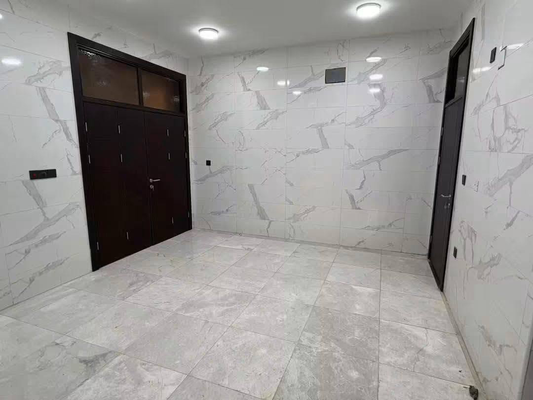 عقارات أراضي بابل
#للأيجار

🏠 / دار للأيجار مساحه ٤٠٠ م طابو صرف 

              واجهه ٢٠ م / نزال ٢٠ م 

🧱 بناء حديث درجه أولى 
 مجمع سكني متكامل الخدمات
مسبح حدينظام حماية وأمن على مدار الساعة
جيم مجهز بأحدث الأجهزة
ملعب خماسي لكرة القدم
أسواق ومراكز تسوق متنوعة
 حدائق ومناطق ترفيهية للعائلة والأطفال

الطابق الاول / مطبخ . أستقبال . هول . غرفتين . مجمع صحيات . كراج . حديقه أماميه وجانبيه

الطابق الثاني / غرفتين . هول . مجمع صحيات 

🌍 الموقع / دور القضاة بداية شارع ٨٠ ( جوهرة الفرات السكني )

للأستفسار اكثر مراجعه مكتب 
عقارات أراضي بابل الخضراء للمقاولات العامه والتصاميم الهندسية 
شارع ٦٠ .. عمود ٣٠٠ .. مقابل أستدارة علي بقلي 
الشيخ حازم 
وسام محمد 
أبو حيدر / ***********
