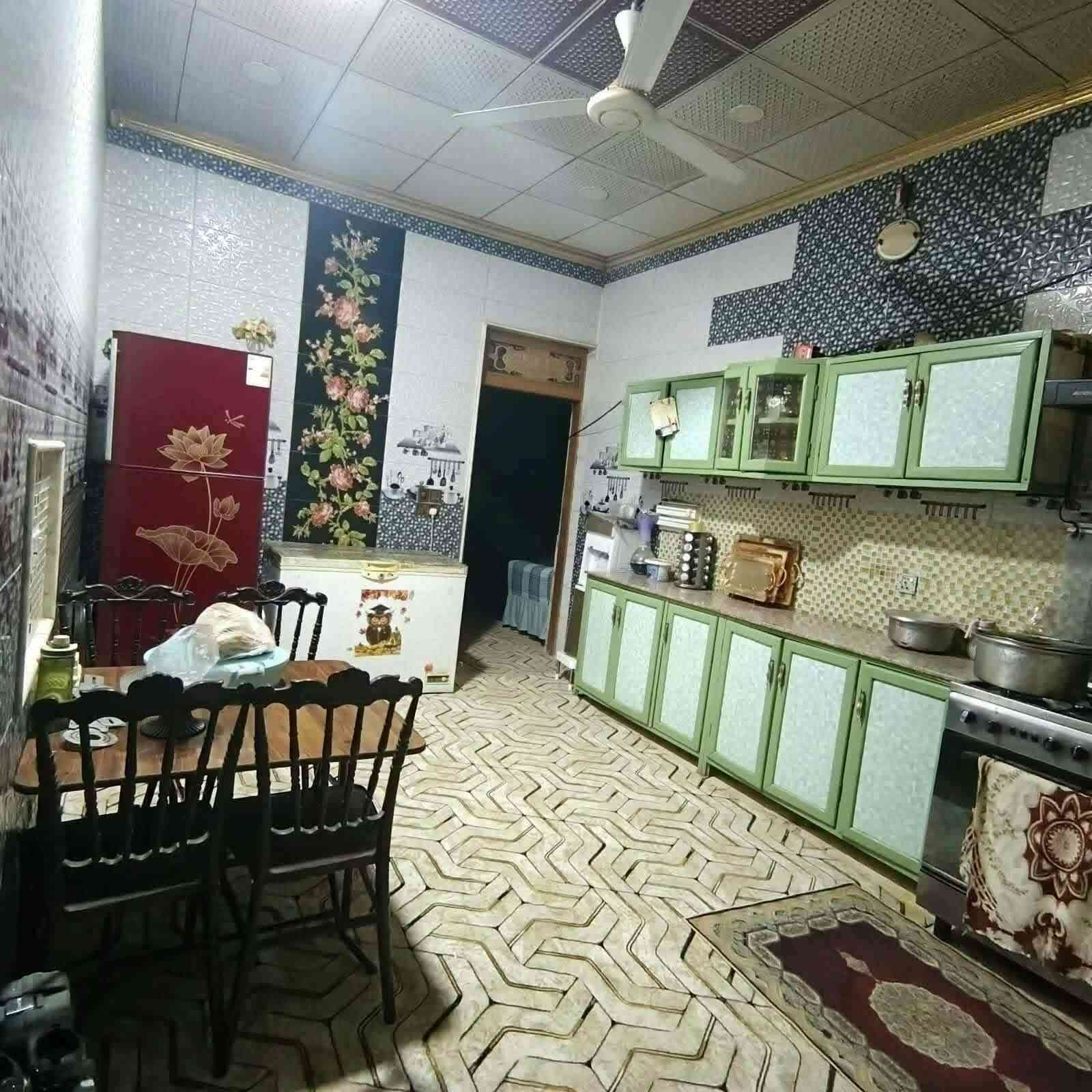 سلام عليكم بيت مساحه 150متر واجه 7ونص.  للبيع في حي الصدر الثالث. منطقه مخدومه بلكامل تبليط مجاري ارصفه بيت بناء حديث. البيت الأساس كونكرت وبناء طابوق والسقف عكاده. البيت متعوب عليه. الارضيه مرمر وسراميك البيت جدا نضيف. سعر 95 وبي مجال للشراي للتواصل السريع *********** 📍 او زورو موقعنا مكتب عقارات الجوهره للتقصيد جمهوري قرب فلكه حمزه كسار 📌📍
