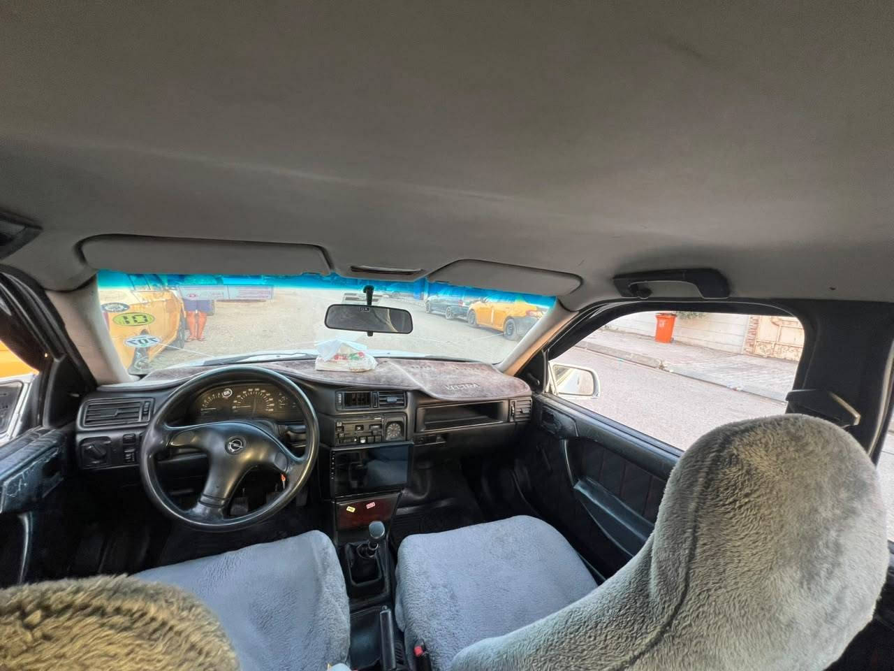 اوبل فكتره موديل 1992 
مكينه 16 قايش عريض كير مكينه شرط تريد تحويل تريد وكاله دفتر بانزين موجود بيها سياره حلوه وكاعده ماشالله خير من الله سياره طسه ناعمه مال بيت 
بيها تعمير بل هلالات الخلفيه وجاملغ 
فقط
السعر 36$ وبيها مجال بيك خير وادلل*********** الشراي يتصل او يتفضل خاص
