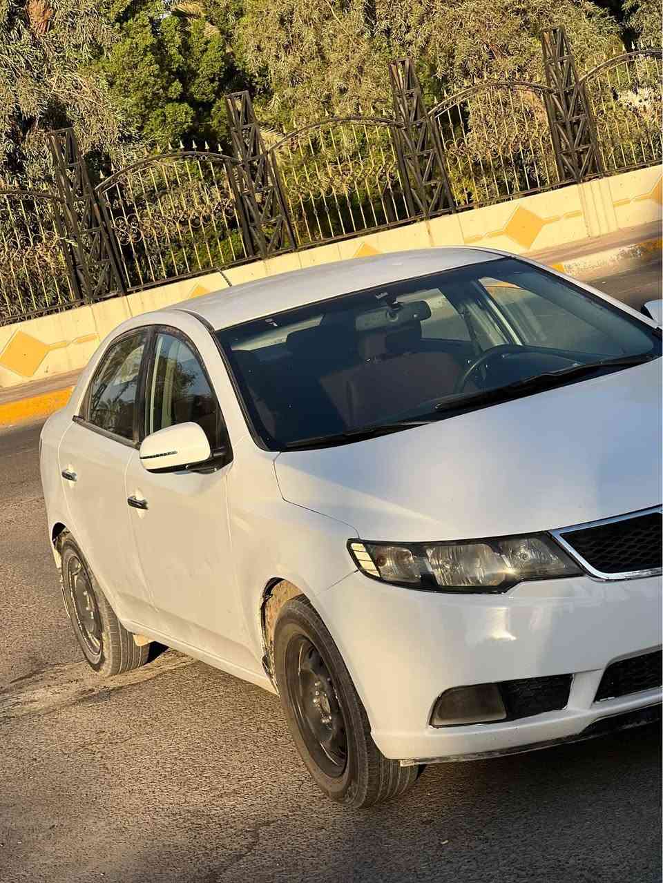 سلام عليكم سيراتو. مديل ٢٠١٢ خليجي 
بيه قطع صبغ ابيع حزام. 
منضومه غاز 
منضومه تبريد جديده 
ادامه على مكينه 
كير ٦نمر 
مكينه ١٦٠٠
تايرات جدد 
داخل نضيف 
نواقص 
بيه صوت راجز 
وبيه داريم شفت ايسر 
فقط 
السعر ٧٦
مكان الدوره 
*********** بغداد, العراق
