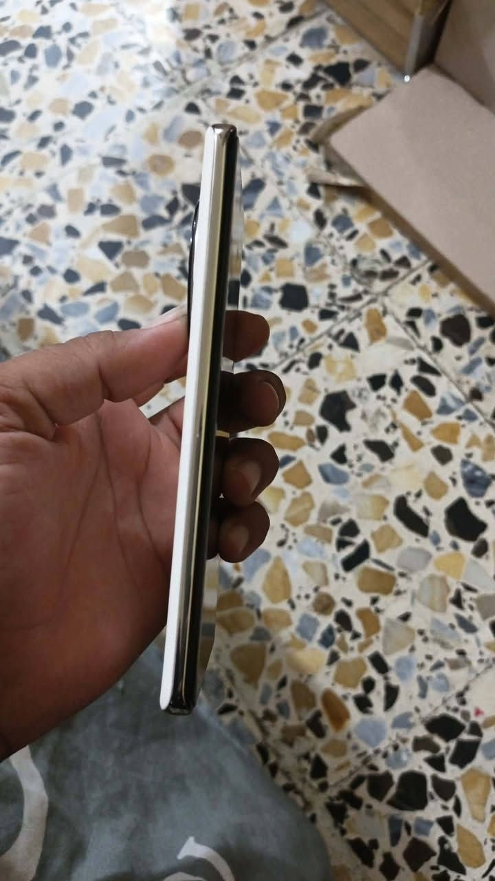 ريلمي ١٢ برو فايف جي أخو الجديد
بدون ملحقات بدون ملحقات 
جهاز غني عن التعريف 
سعر ٣٢٥ الاستفسار خاص 
جهاز راقي العنوان بغداد الأمين الثانيه 
***********

نص مكتوب في الصور:
- حول الجهاز realme UI 7.0 الإصدار مُحدث اسم الجهاز realme 12 Pro 5G مساحة التخزين ٣٦,٤ غ.ب / ٢٥٦ غ.ب المعالج Snapdragon 6 Gen 1 Mobile Platform البطارية ٥٠٠٠ مللي أمبير في الساعة (نموذجية) RAM 8,00 غ.ب + ٨,٠٠ غ.ب الكاميرات أمامية 16MP خلفية 50MP+8MP+32MP إصدار البرنامج RMX3842_16.0.5.701 (EX01) معزز الأداء Flux Engine
