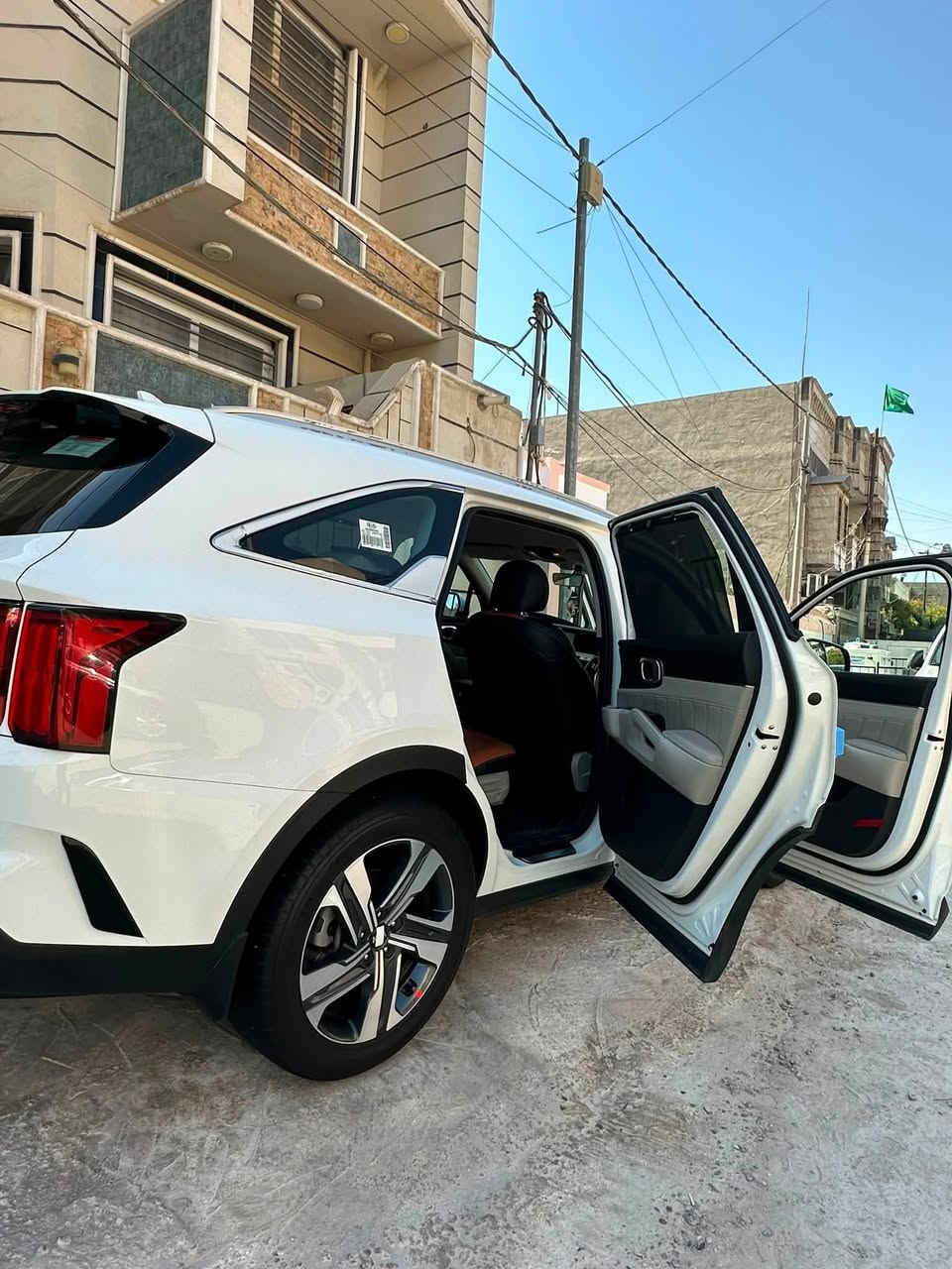 السلام عليكم
كيا سورنتو 2021 خليجي 
بيها رصعه بسيطه في الباب الخلفي فقط الباقي كفاله
السياره جديده بالكارتون مثل مدشوف لزگات الشركه بعدها بيها
مال بيت مغلفه الكشنات اول ماطلعت من الشركه الاصليات ماملموسه ع وضع الشركه مع تخم اطارات جدد تايلندي
رقم بغداد دولي بأسمي شخصياً 

مواصفاتها : 

* 6v 

* 7 راكب

* 3 قطع تبريد 

* جنطه كهرباء

* حساسات ورادارات امامي خلفي

* كامرا دواره

* تحديد مسار 
 
* ابواب ترحيب مع بردات بلاديات 

* شحن واير ليس

* شاشه كار بلي 
وباقي المواصفات المعروفه 

📍العنوان حله المركز

السعر : (( 247 ))  وقابل للتفاوض 

للأستفسار ، (( *********** )) فقط جهة اتصال او واتساب
