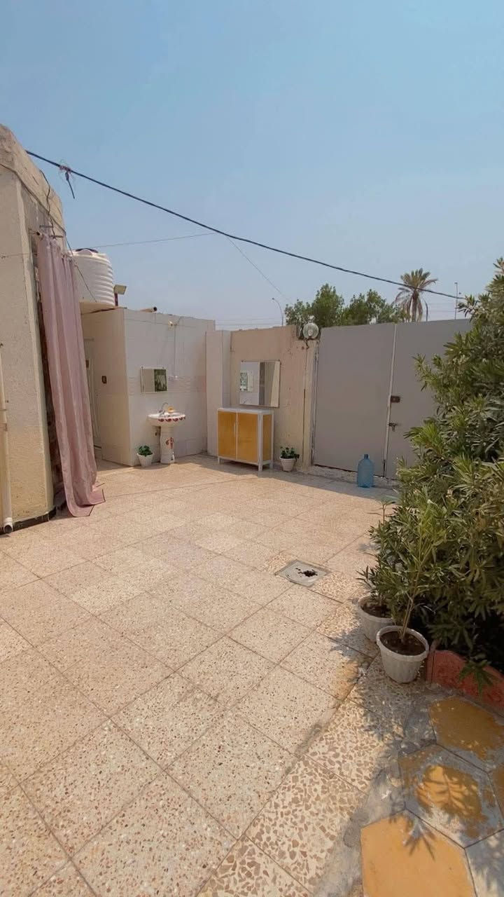 اعلان........ 

🏡 بيت للبيع – موقع مميز

📍 الموقع: سايدين المسبح، من جهة مجسر عبدالله عويز 

📍 يبعد عن الشارع العام ثلاثة بيوت فقط

📐 المساحة: 285 متر.       زراعي إقرار محكمة 
📏 الواجهة: 13 متر

🏠 تفاصيل البيت:
▪️ براني: 9 × 4
▪️ مطبخ: 7 × 4
▪️ استقبال: 8 × 4
▪️ غرفة: 5 × 4
▪️ غرفة: 4 × 4
▪️ غرفة: 6 × 3
▪️ مجمع صحيات داخلي
▪️ مجمع صحيات خارجية
▪️ طارمة بعرض 4 أمتار على طول البيت
▪️ كراج سيارة: 5 × 6
▪️ حديقة بعرض 4 أمتار
▪️ منور على طول البيت
▪️ البناء طابوق والسقف صب كونكريت
▪️ إنترنت ضوئي

السعر 85 مع المجال 

للاتفسار اتصال على الأرقام التالية 

***********

***********

مكتب الساعي للعقارات  🏢🏢
