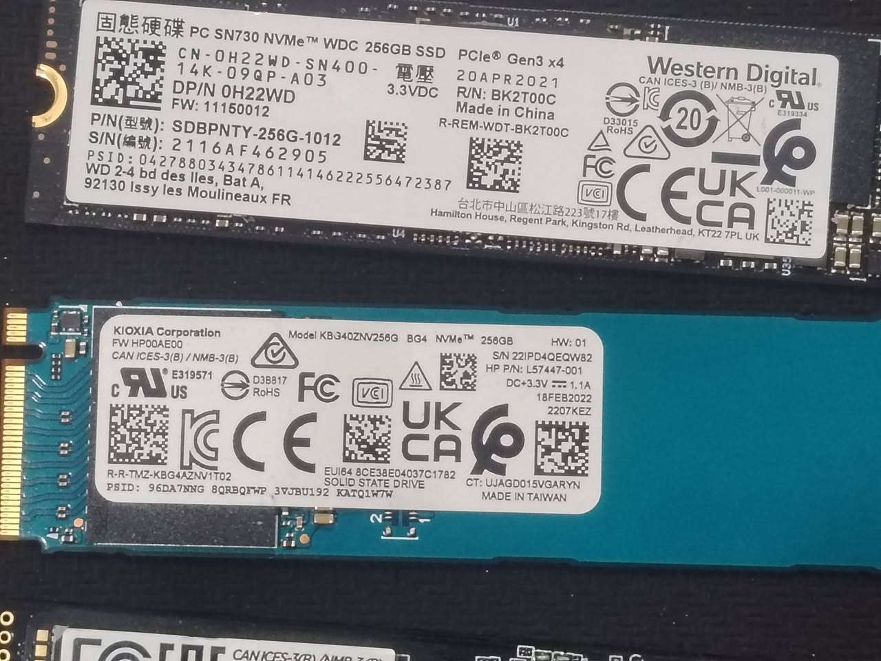 السلام عليكم 
هاردات ssd m.2 (بدون راك) على الفحص
Kioxia BG4 256GB 
الصحه 95% يعني مستخدم قليل كلش السعر (50 الف)

Corsair MP500 240GB
الصحه 99% يعني اخو الجديد السعر (50 الف)

WD SN730 256GB 
الصحه 55% السعر (45 الف)

جميع الهاردات مفحوصه و ايضا الفحص قبل الشراء 

العنوان بغداد الغزاليه (لا يوجد توصيل)
هـ/***********
