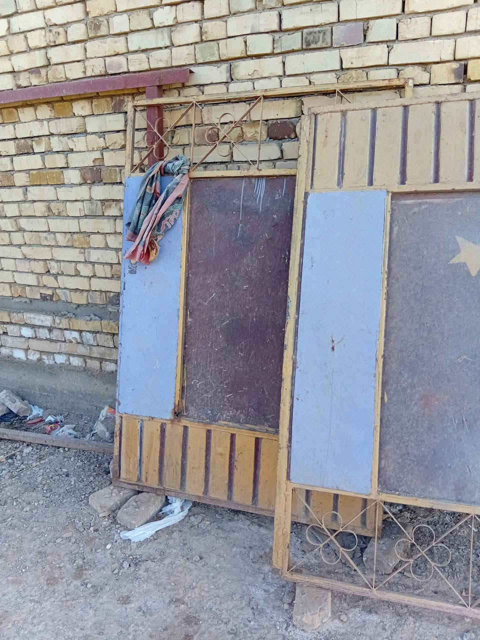 سلام عليكم باب حوش للبيع طلاكتين التواصل خاص ***********
