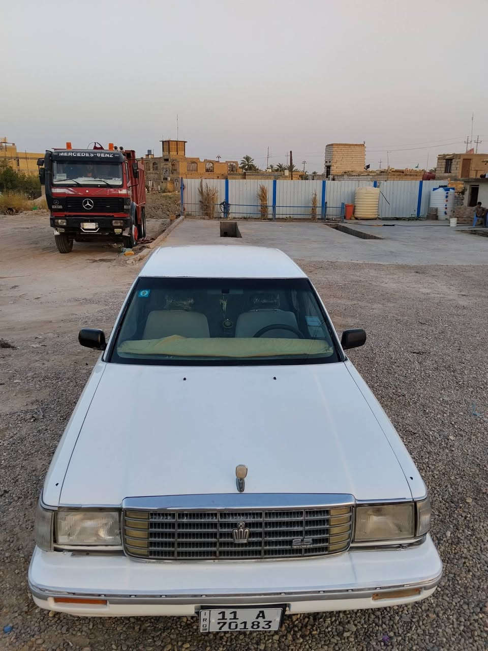 السلام عليكم. سيدان للبيع موديل1990 سياره جاهزه. تبريد. شغال. كير ومكينه مكفولات  حداديه  جديده   رقم السياره. انكليزي. باسمي. وتحويل ثاني يوم السنويه  لل31   السعر 63 وبيها مجال  ***********
