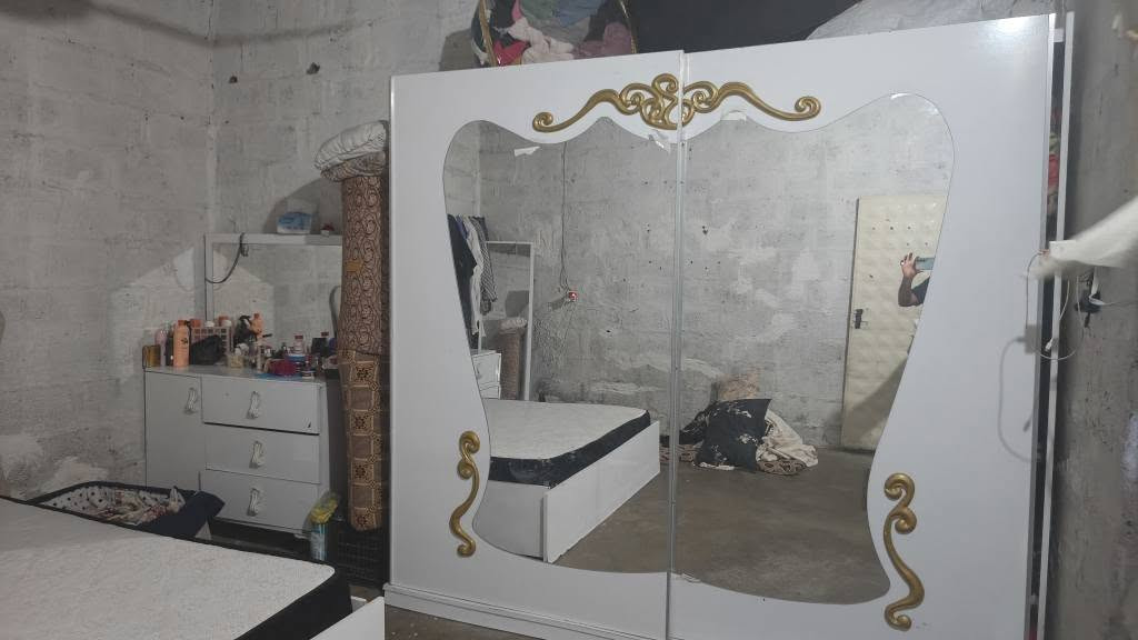 غرفه نوم جديده ونضيفه  كامل بدون دوشك بيع مستعجل ١٥٠الف مكاني اربيل مامزاوه *********** أربيل, العراق
