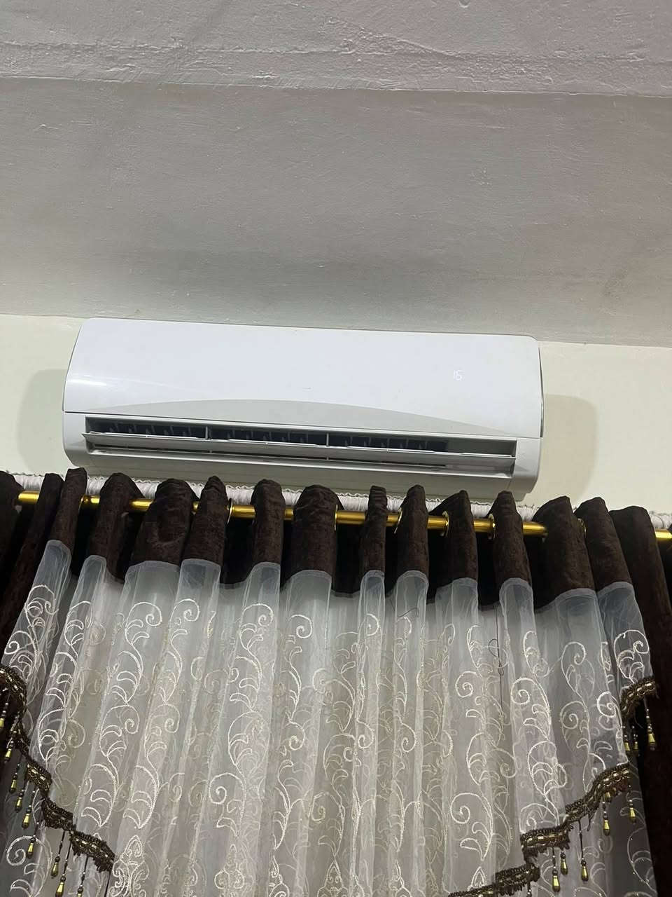 سلام عليكم للبيع سبلت نوع يورك 2 طن
للأستفسار *********** العنوان حي الحسين الجديد
