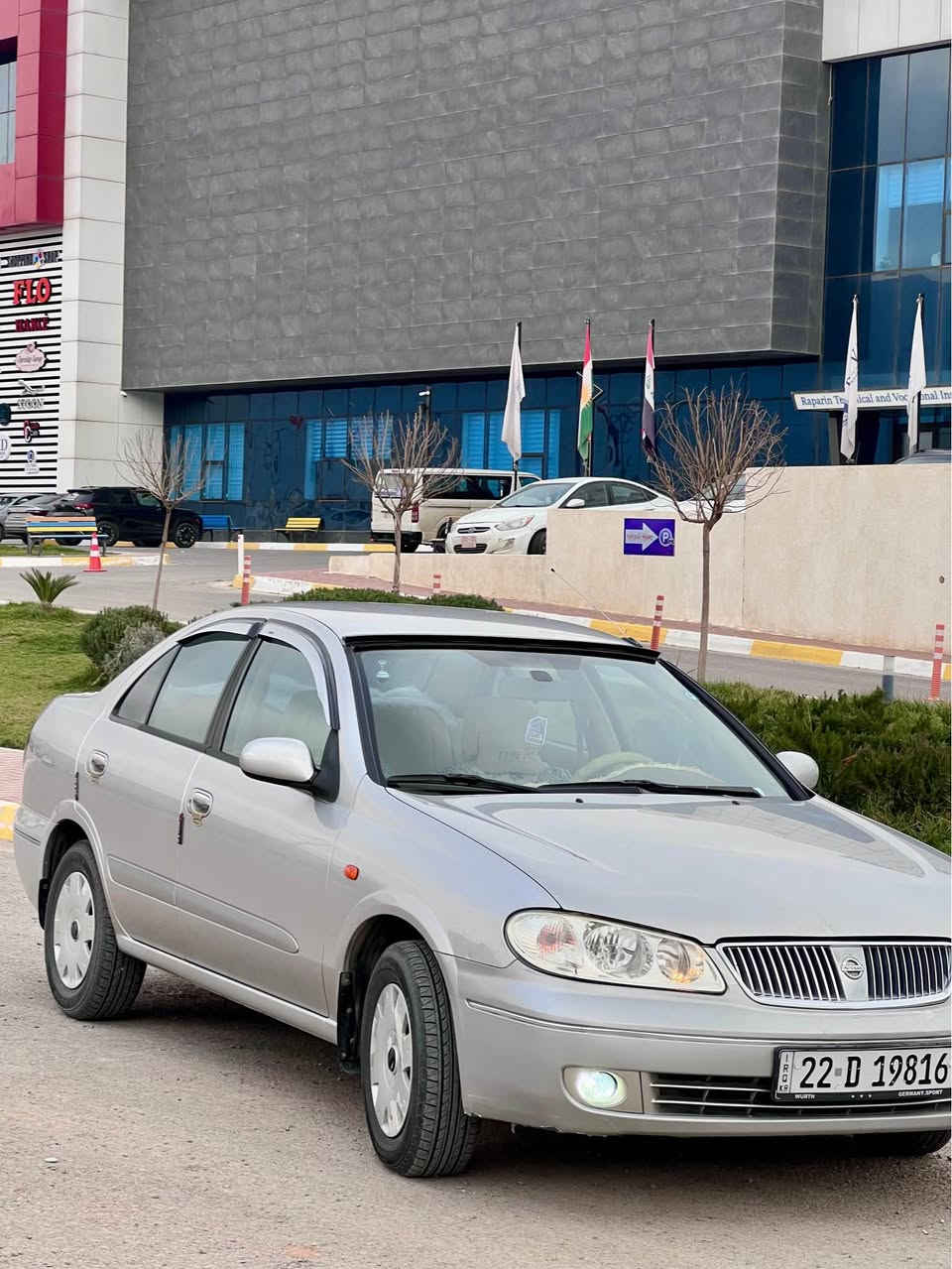 نیسان سەنی  2009 یابانی 
بێ بۆیاخ بێ دەعم و لێدران
 فول ماسەفات چوار جام کارەبا 
کەلو عینە گێر عادی 
  گێڕو مەکینە بەشەرت

 دەعامی بۆ دەعامی بەشەرت
 ماڵی دۆست  
سەنەوی تا کوا 2030 نوێ 

ژمارەی خاوەنەکەی 
*********** رانية, السليمانية
