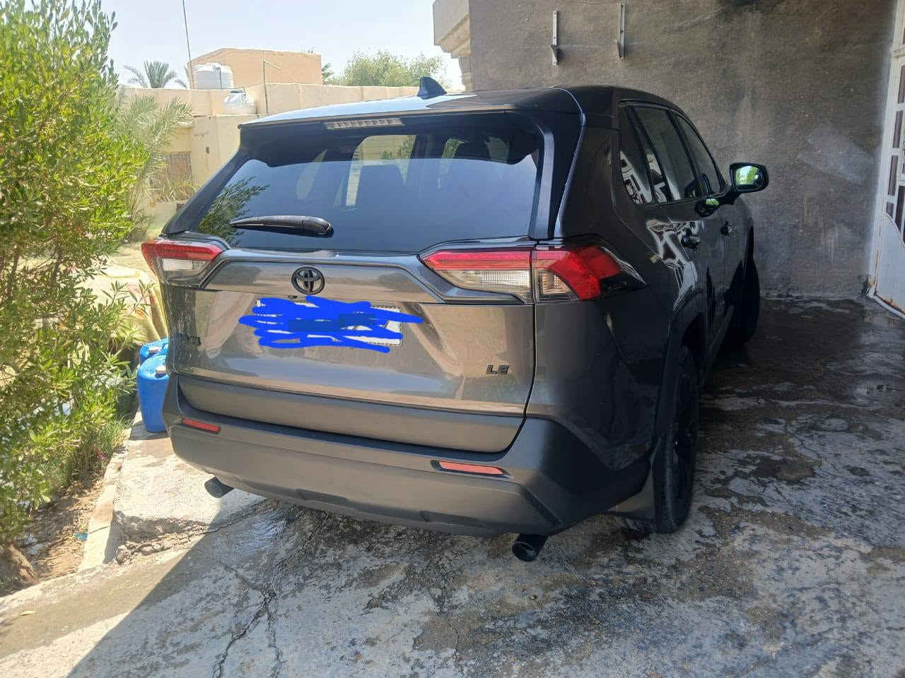 السلام عليكم راف فور للبيع موديل 23 رقم بغداد بانزين فقط بيها جاملغ امامي مبدل بلادي شرط بدون دواخل وبارد قليل بالباب الخلفي والباقي كفاله عامه السياره تحكم استيرن شاشه كبيره مانع انزلاق تحديد مسار كامره دوارة مكانها بالطيفية السعر 210 مكلف بالنشر صاحب السيارة الي بأسمة السنويه 
‏‪***********‬‏
