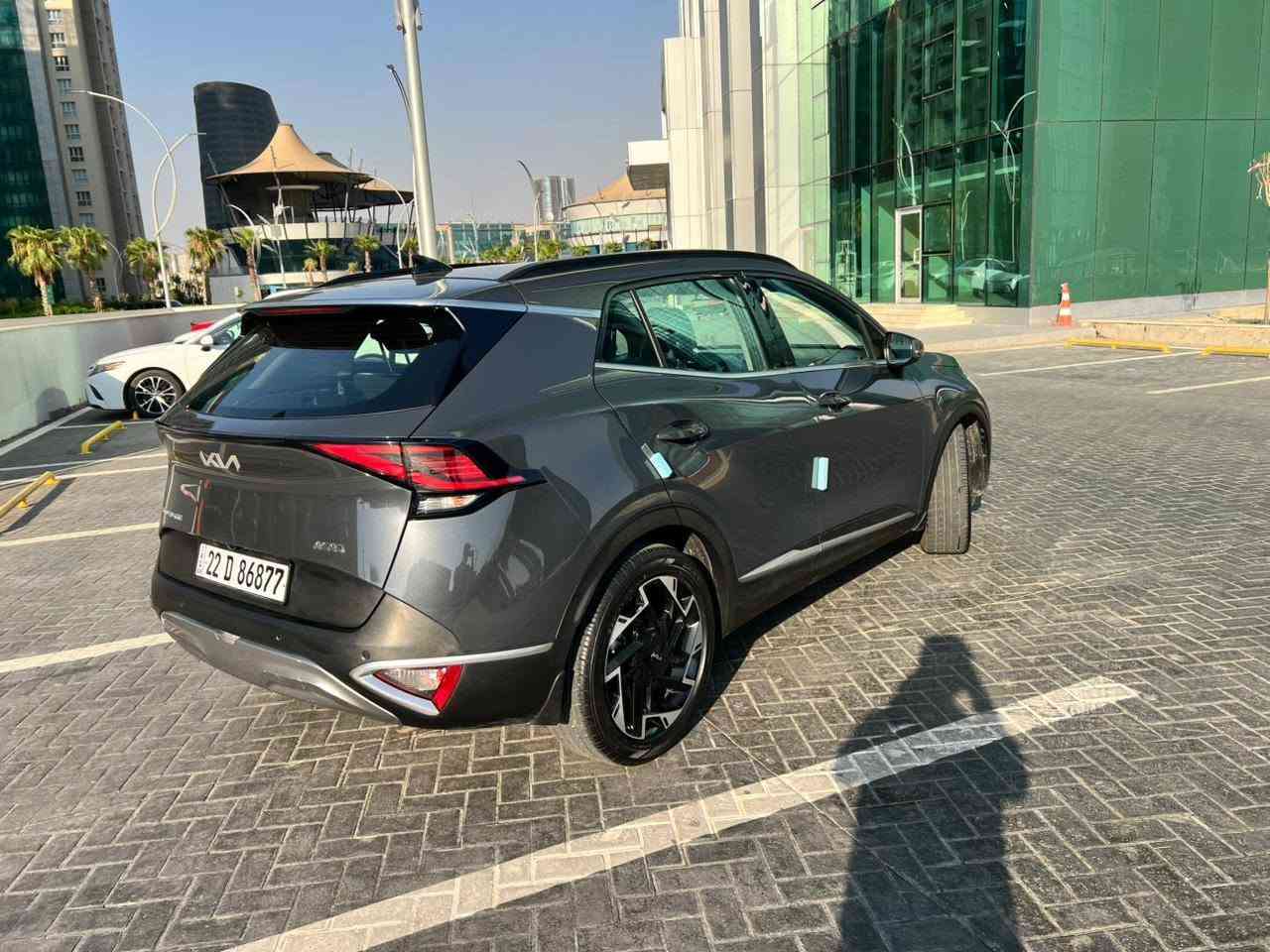 كيا سبورتاج موديل 2023 فول فول ره نگ نفتي سه ياره كي زور خاوين و به رجاوه  مالي دووسته بي مه سرفه هه موو شتيكي به شه رته 61 هه زار كيلومه تر روويه خه ليجيه زماني مايه تا سالي 2028 هه موو سريرفسي له شه ريكه ي خوي له هه ولير بوي كراوه فول موسافاته .سلايت بانورامه ، كوشين جلد كوشين گه رموو سارد، ناو سپي  سوكان هيته ر , سندوق شفت كاره بايي ، ئاوینه رادار وه زۆر موسافتی تر زۆرن که م سیاره ی کیا خلیجی ئام موسافتانه تیدابیت سه یاره که تایبه ته *********** أربيل, العراق
