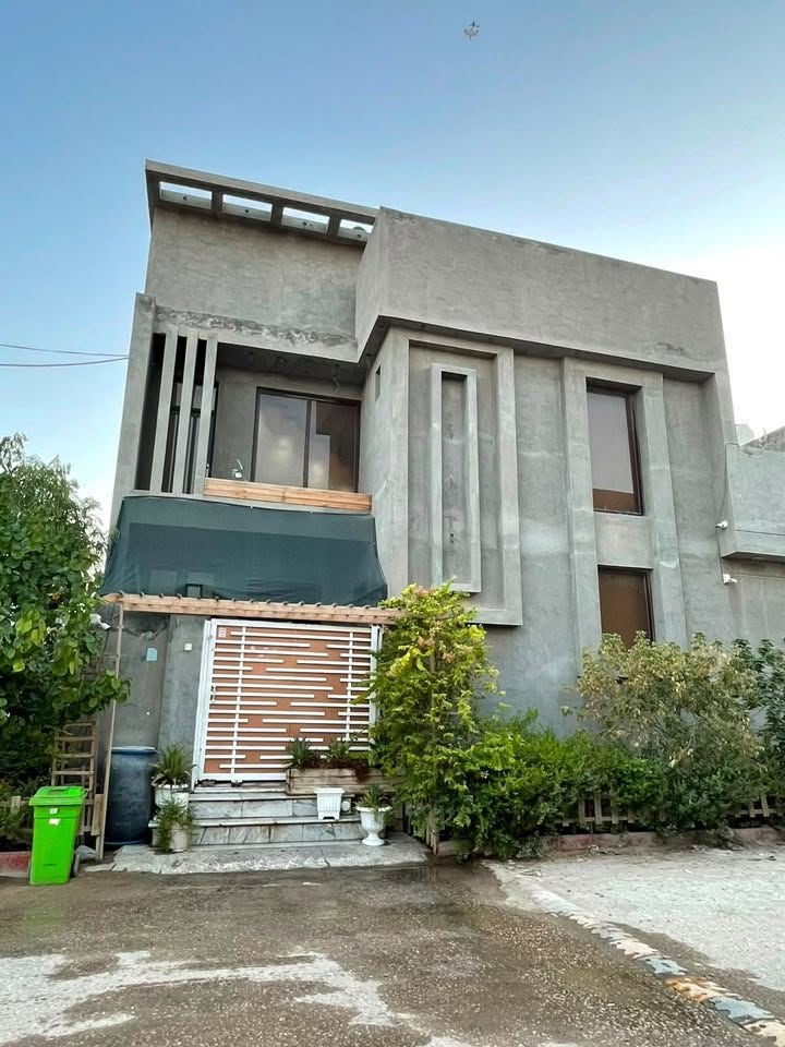 دار للبيع مساحه (100متر )ركن مربع
موقع بزوير تقسيم الجديد شارع الغسل 
على الشارع الرئيسي خدمات كاملة 
تبليط 10متر طابو زراعي تحويل مباشر 
الطابق الاول مطبخ حار بارد مجمع صحيات 
هول استقبال كبير مناور 
__________________
الطابق الثاني غرفتين نوم هول مجمع صحيات 
الطابق الثالث بيتونه كبيره سطح كاعدة عربية 
بناء حديث درجه أولى السعر (175مليون ممكن تفاوض الاستفسار /***********
***********
