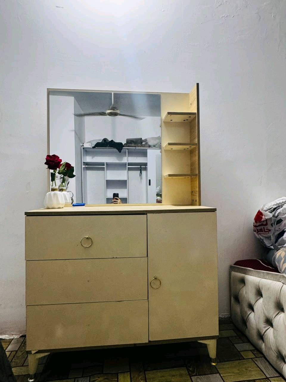 للبيع كنتور ستلايت +ميز تواليت السعر 400
المحافضه بغداد
المنطقه حي الجهاد
رقم ه***********
