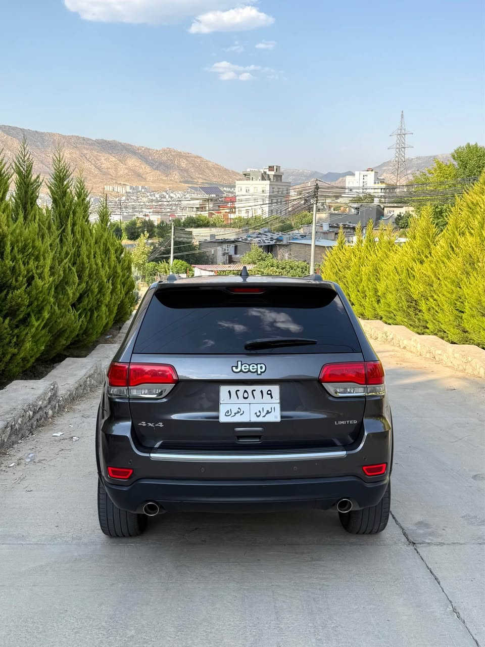جيب لاريدو Jeep Laredo
الموديل : ٢٠١٧ | 2017
لمتد | Limited 

اجدد جيب ب موديلها بكل العراق 📦
ماشية فقط 38 الف حقيقي بشرط
محرك ٨ سلندر 5.7 هيمي 

اخوان السيارة بدون صبغ 
دخول كلين مكفولة كفالة عامة ماعدا كارت صغير

(( السعر : 215 ورقة $ )) 
اخوان السيارة زيرو صفر و اني مسؤل عن كلامي
رجاءً السياره متتقارن ب اي جيب 
و ليشوفها غالية يعبر المنشور بكلمة طيبه 

***********
(( *********** ))

 السيارة رقم دهوك بشرط التحويل

مواصفات الجيب معروفة دهوك, العراق
