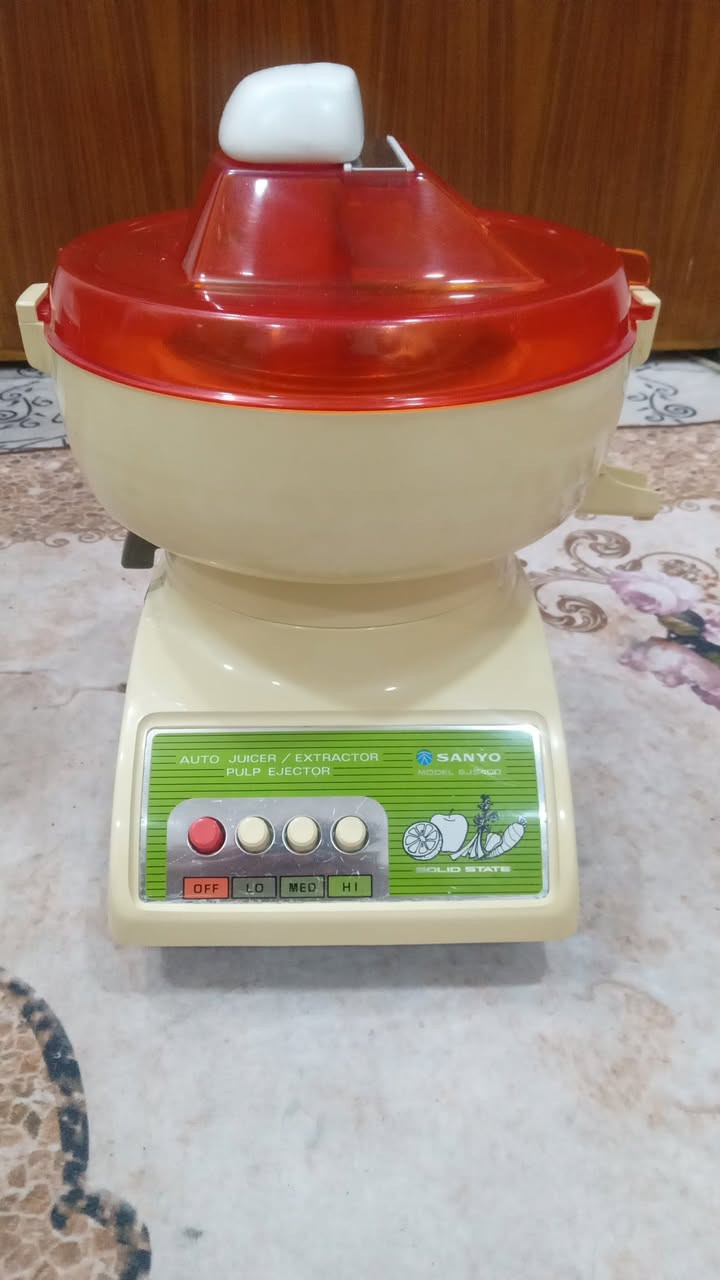 سلام 👋 عليكم 
للبيع معصاره فواكة + خلاط سانيو (SANYO) غني عن التعريف 
ياباني اصلي إستيراد المنشاء العام العراقية نضافه عالية جدآ جداً ليرغب بل شراء يراسل الصفحة خاص فقط؟؟؟ ***********
