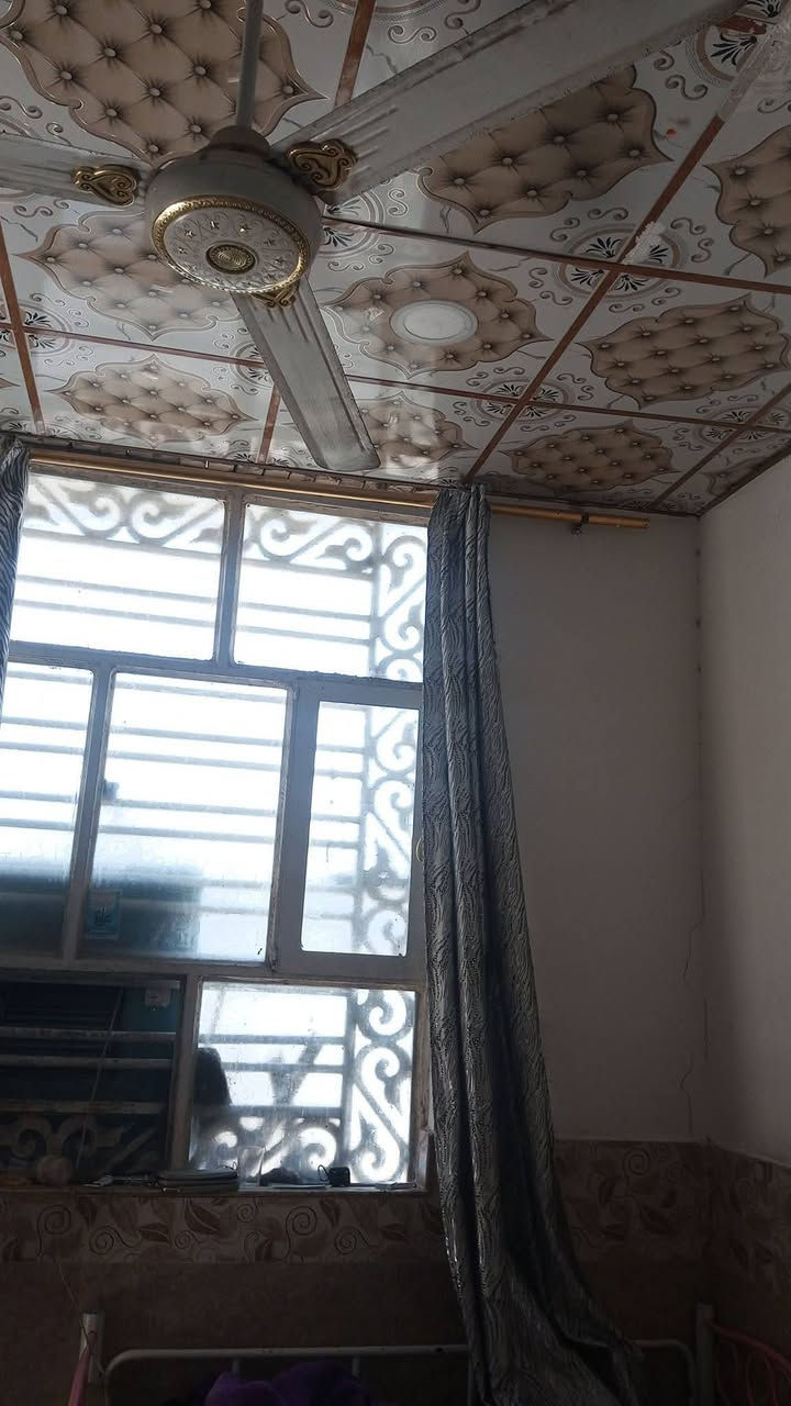 سلام عليكم عندي بيت للبيع مساحه 60مترطابو زراعي سند 25 يحتوي على غرفه وصاله ومطبخ واستقبال وصحيات بناء بيت بلوك أساس بيت صب كونكريت وسكف بيت كونكريت البيت مشترك بس أساس بيت كامل عايزسقوف ثانويه بيتونه مامبني  جاهزبورك سيراميك ارضيات وجدار عنوان براكيه مقابل جامع الخزاعل للبيع  سعر 15وبي مجال للاستفسار على رقم ***********
