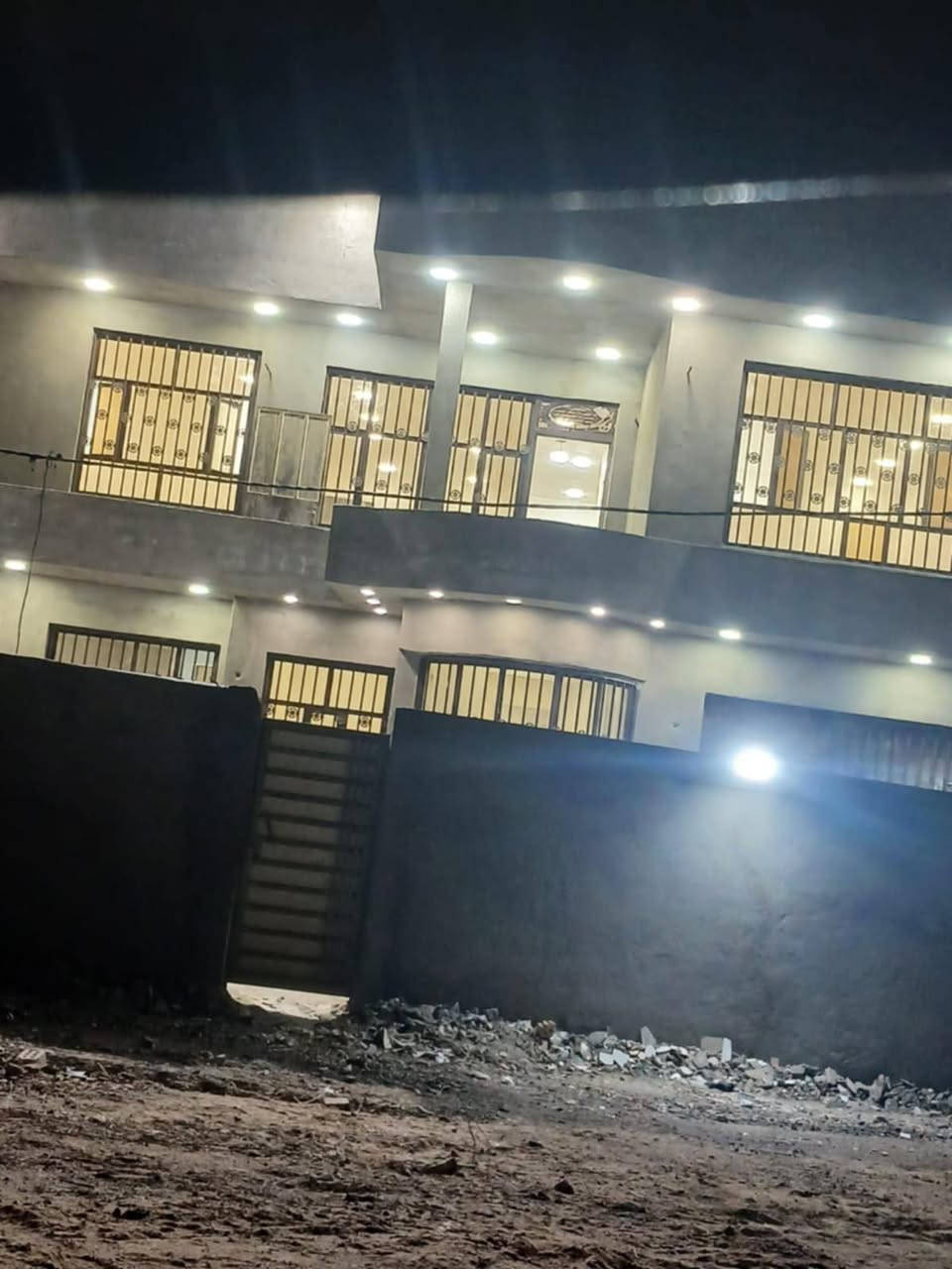 بيت للبيع مساحه 580متر المكان ركيه وفاضل زراعي سند 25 ركن يطل على شارع 30 للاستفسار الاتصال بالرقم
***********
