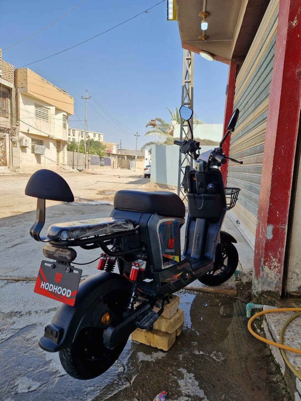 السلام عليكم من رخصه الادمن
دراجه شحن R9 موديل 2026 الجيل الحديث 
¹ الدراجه نضيفه مثل ما موضح امامكم فقط بيها خدوش 
² استعمال نضيف لمده 4 اشهر 
³الممشى 3km
⁴الدراجه من نوع شركه هدهد
⁵ البطاريات نضيفه ووضعها جيد 32 امبير 
⁶الملف 1200
⁷ملحقاتها كامله من اشاير وليد زينون 
⁸ نضام الرجوع للخلف R 
⁹ السرعه 99 حقيقي 54
¹⁰ شاحنه اصليه وياها
¹¹ ثنين بصمه ثنين سويج ثنين كارت شاشه 

السعر : 300 الف دينار قفل 

باقي التفاصيل للتواصل على الرقم ***********
