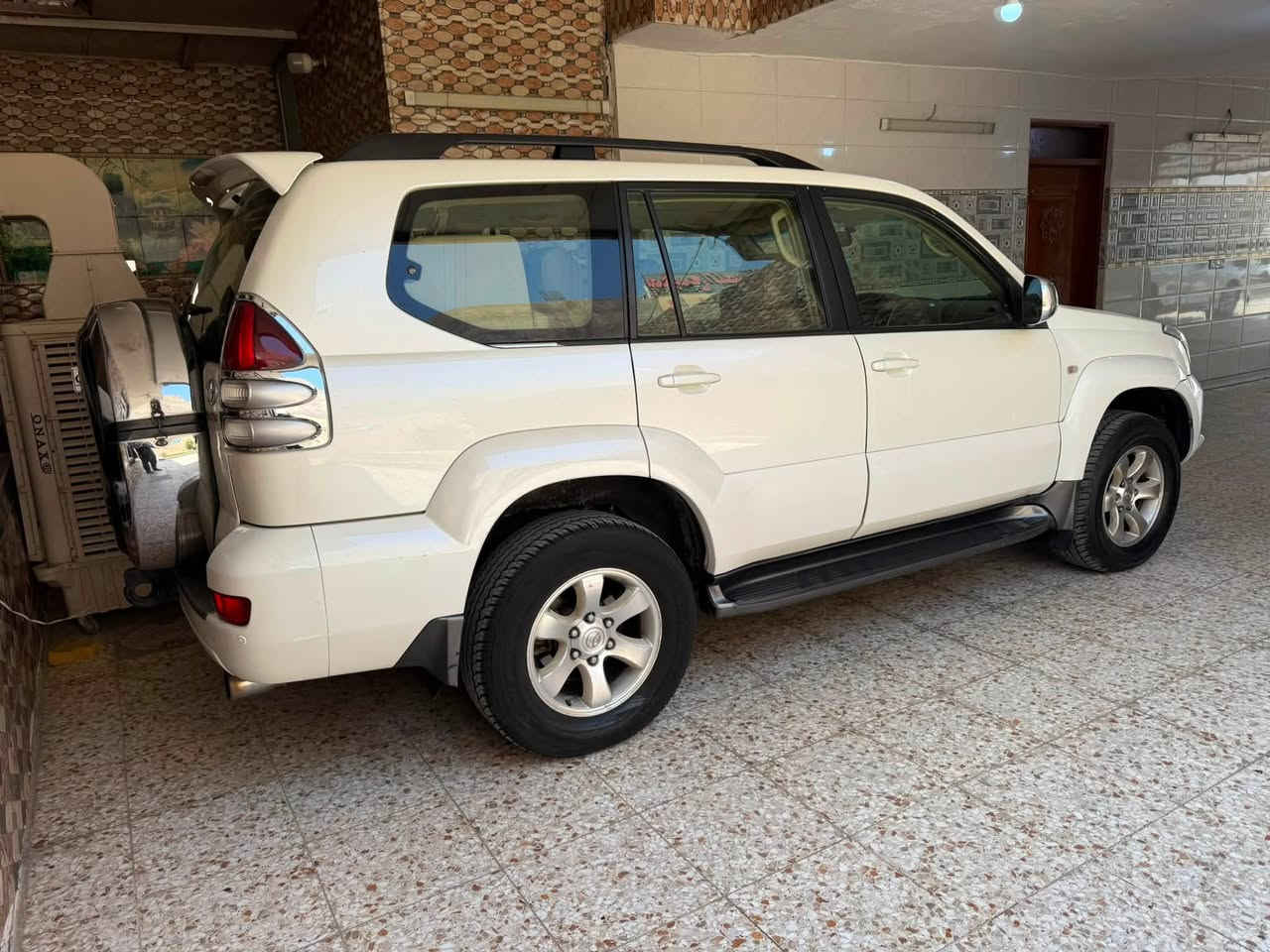 السلام عليكم برادو VX كويتي 2009 سعرها 160 ورقة رقم بغداد بسمي فول مواصفات 6 سلندر بيه صبغ جاملغات امامي معه ركن البنيد بدون دواخل سيارة جديدة و جاهزة محرك كير مكفولات صدر امامي خلفي جديد تخم تاير جديد للاستفسار *********** السعر 160 ورقة مكان بغداد بيع فقط
