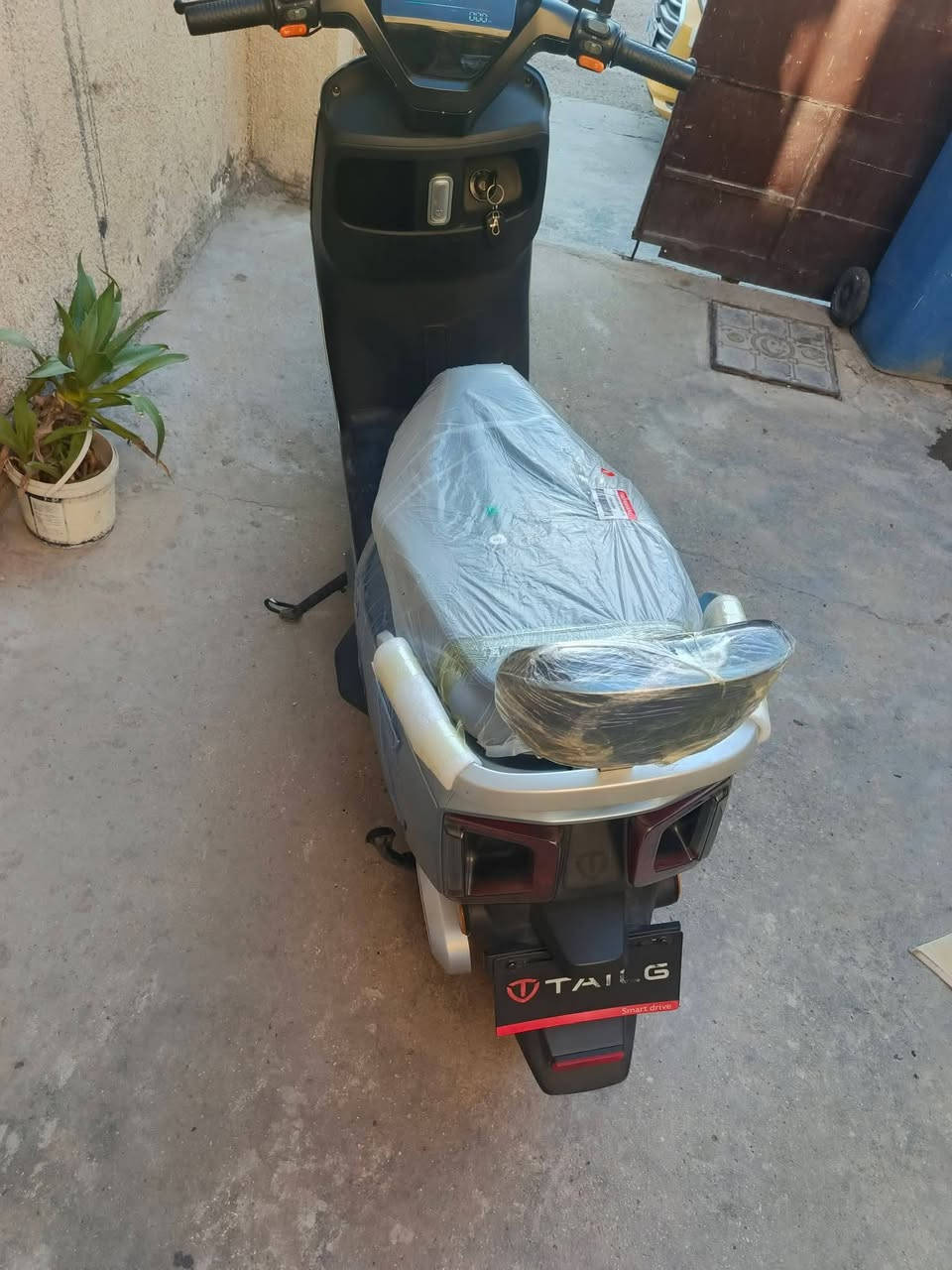 سلام عليكم درجة شحن تيسلا جديده
بيه سويجين وبصمه وكرت مكاني بغداد البياع
  سعر750 الرقم ***********
