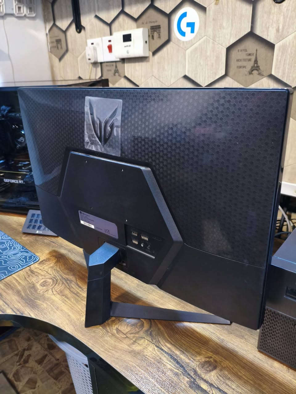 سلام عليكم
شاشه lg فول HD 165hz
شاشه جديده سعره 165 الف 
رقمي ***********
