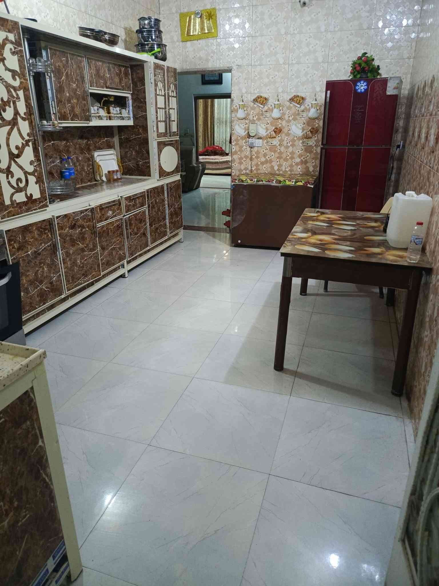 السلام عليكم دار للبيع مساحه 170 متر زراعي سند 25 بناء حديث ومناسب ع شارع المطار قرب محلات قاسم كمر بي قرفنوم3 ثنين جوه وحده فوك صاله ومطبخ ستقبال وصحيات داخليه وخارجيه كراج 9امتار وحديقه ع طول الكراج استفسار الاتصال *********** 📞
