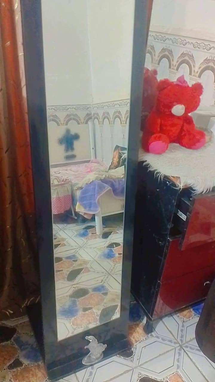 غرفة للبيع • نضيفه • بيه مجال