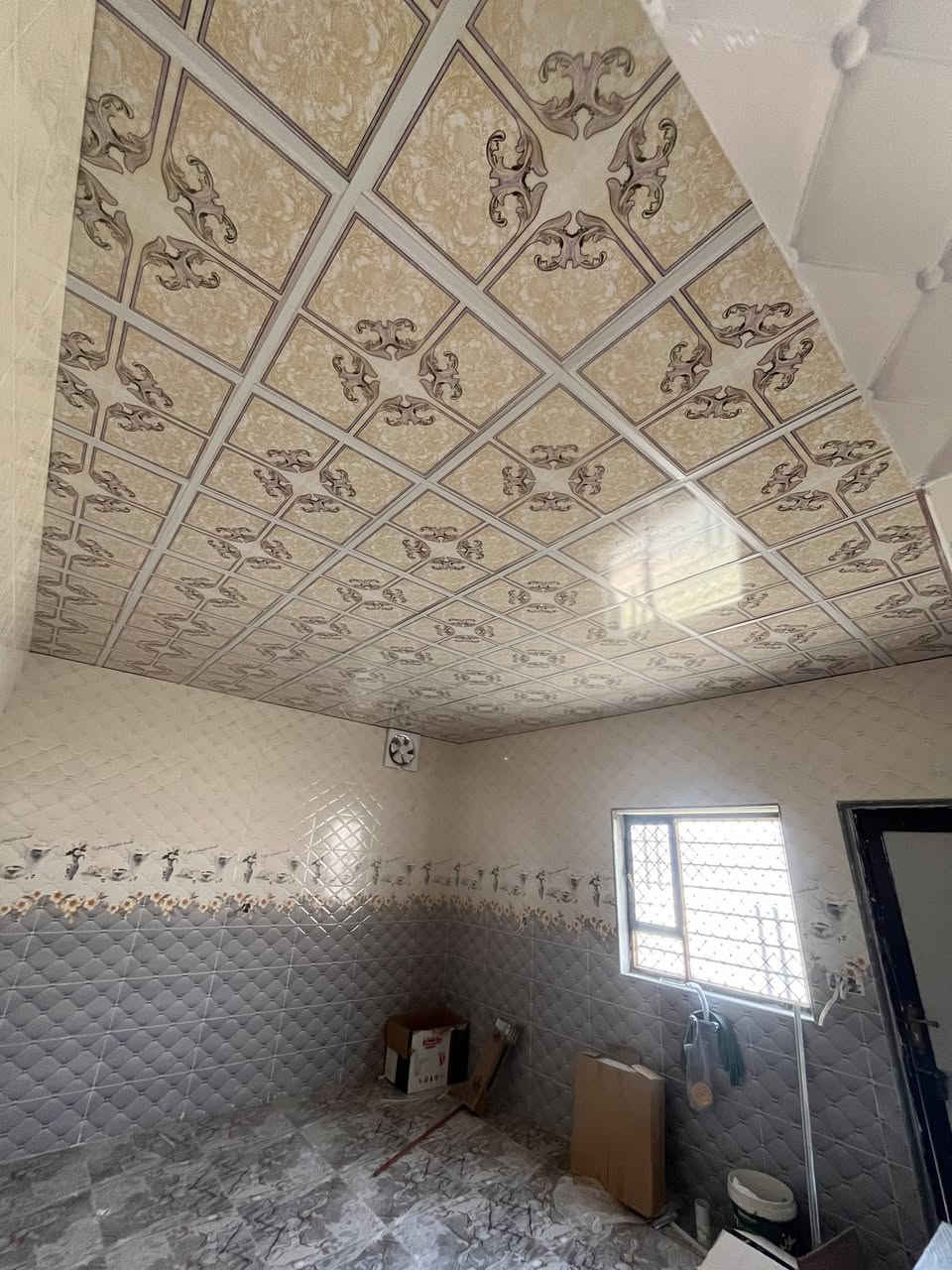 يوجد شغل سقوف درجه اوله ديكورات وعدل وايضآ يتوفر صبغ بيوت كامله اتصل وتدلل وبل خدمه ***********

