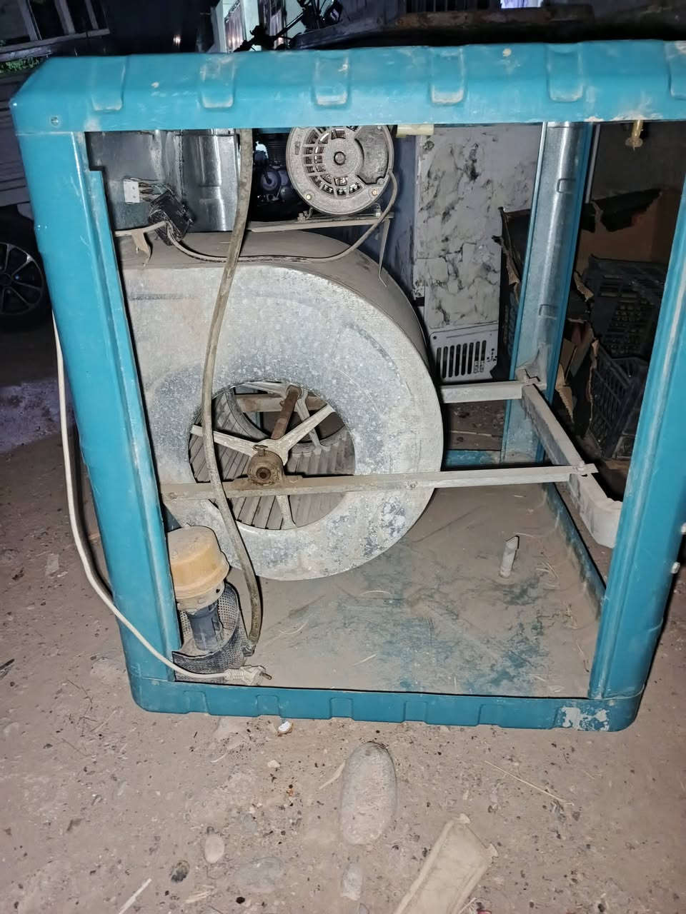السلام عليكم مبردة شغالة كل عيب مابيهة سعرهة 60ومجالهةبصيط ***********
