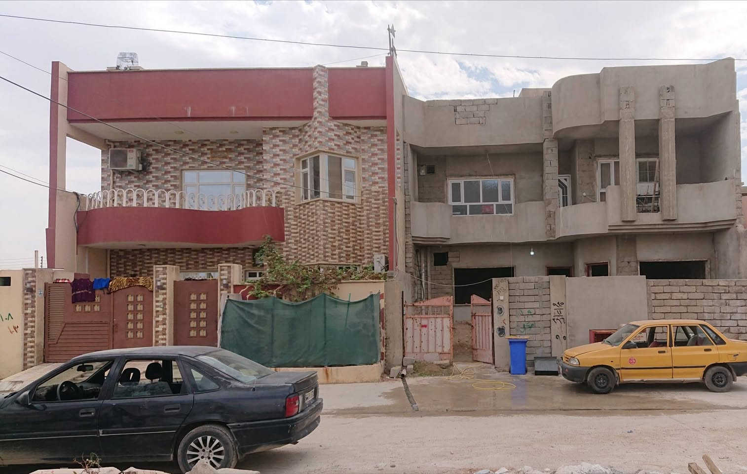 للبيع او معارض مع بيت او ارض ٢٠٠م حسب القناعة
🏦 للبيع أو معارض
بيت 200م طابقين ١٠*٢٠
الأيسر حي النسيم  تقطيع احمد ناجي الحصيرجي
قرب فندق اوبروي ومستشفى ابن سينا
زراعي طابو سند ٢٥ .
6 غرف + 3 سويتات + 2 مجموعة صحية شرقي وغربي + تواليت خارجي
نظام دكتات + عزل فوم للسطح قبل الكاشي
الطابق الثاني كامل ساكن بي حاليا
والأول بي نواقص (هيكل)
السعر ١٥٥ مليون قابل للتفاوض
بقية التفاصيل عالرقم ***********  ابو عبدالرحمن
