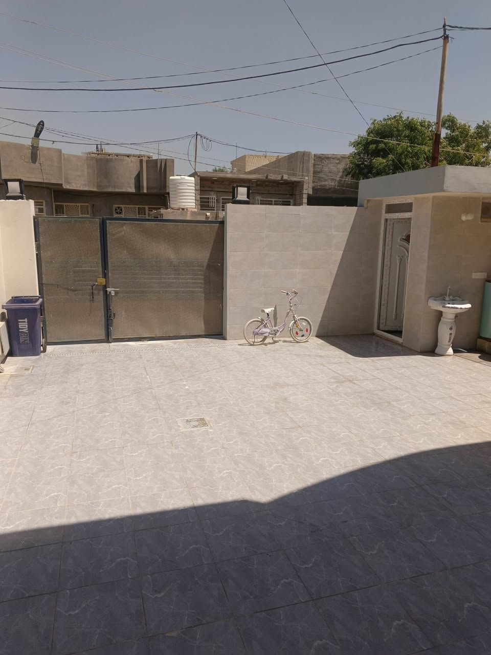 بيت للبيع ام لعصام عل سده فرع لبراء مساحت لبيت 230 طابو زراعي بسمي لشراي هاذا رقمي*********** سعر لبيت 95 ملاحظه لبيت صار شهرين من كعدت بي يعني جديد
