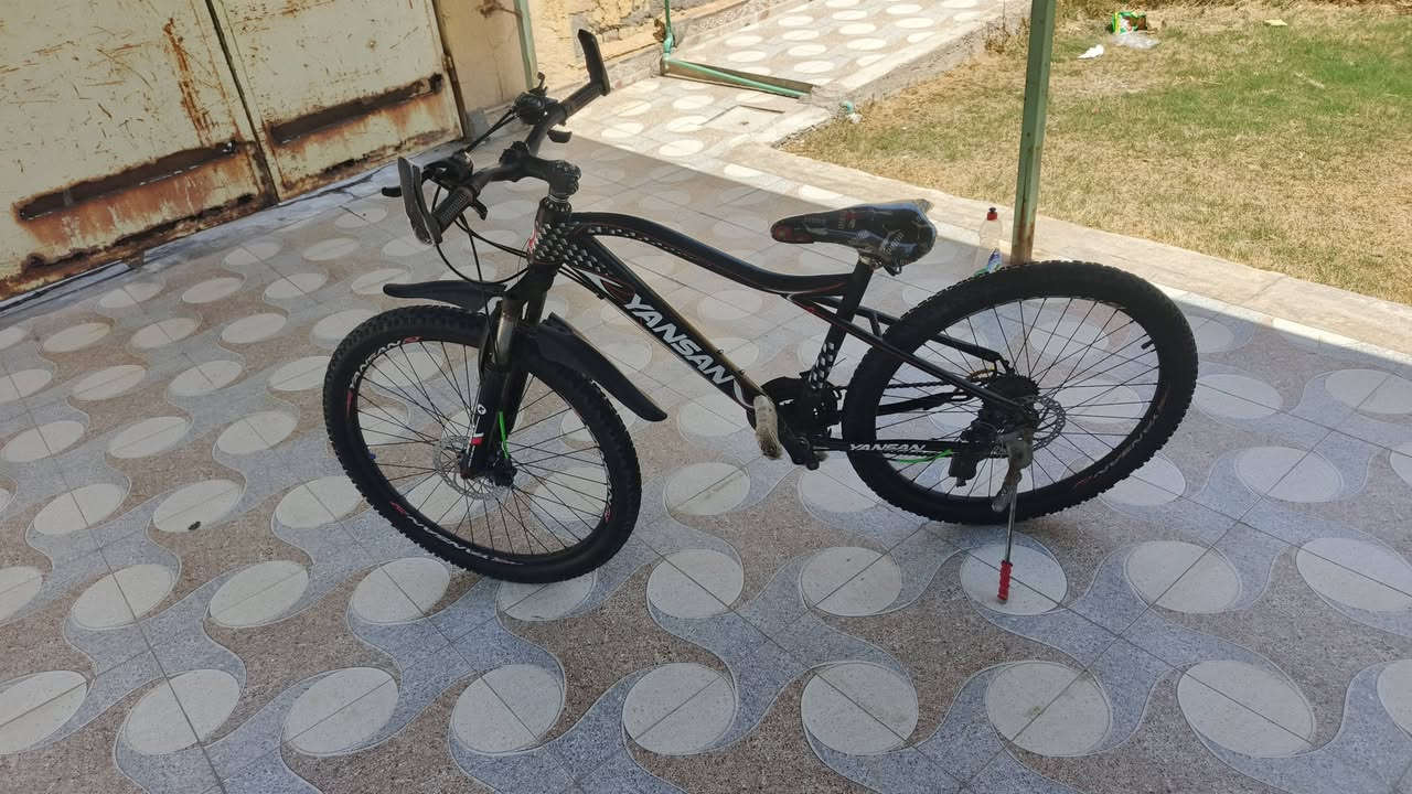 باسكل للبيع جبلي حجم 26 جاهز ما ناقصه شي نضيف ما مستخدم هواي بعده جديد  السعر 85وبيه مجال المكان قلعه سكر ***********
