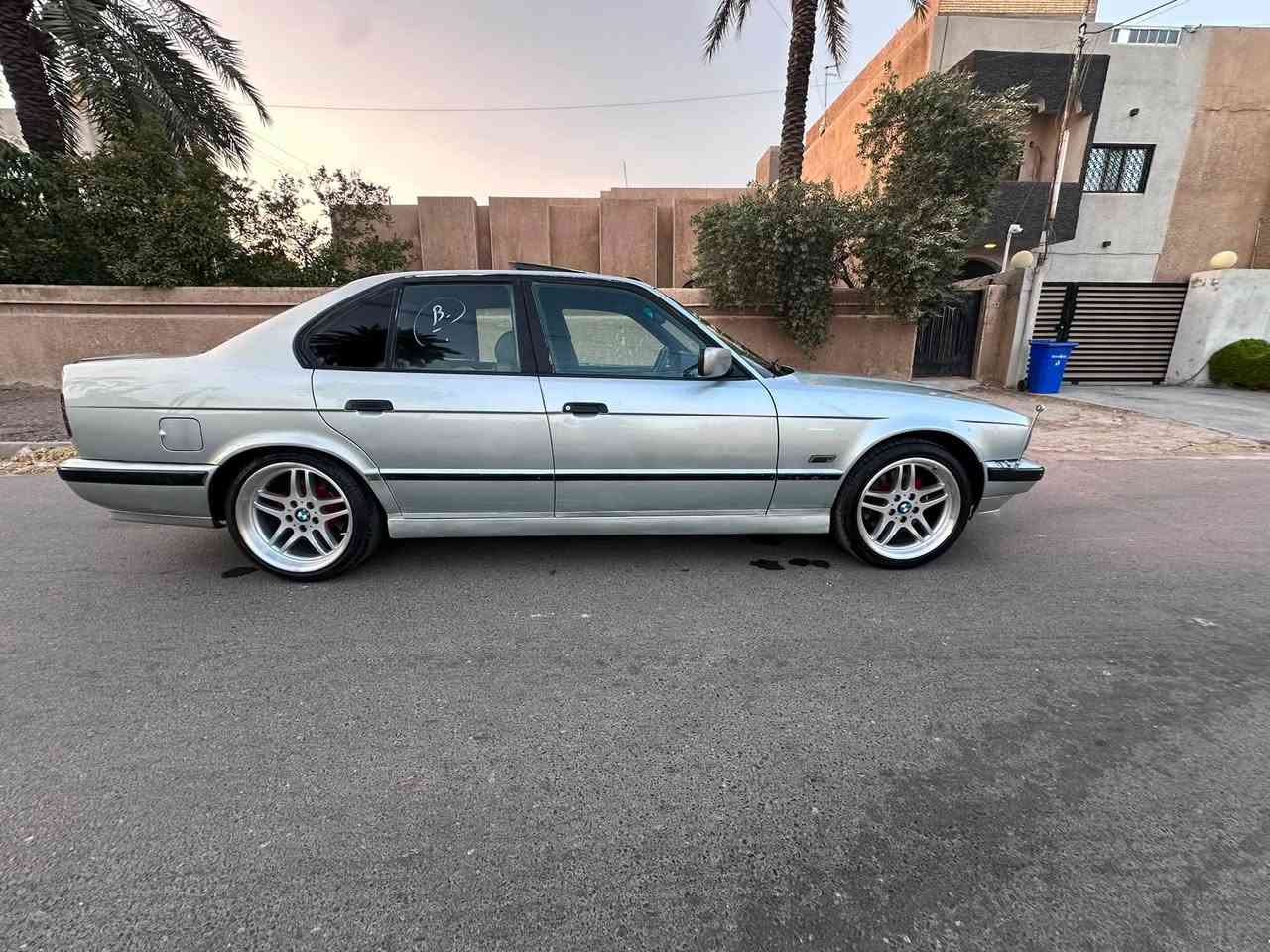 سلام عليكم 
للبيع بي ام دبليو موديل 1994 اصل حجم 525i مسكر فانوس
رقم سليمانيه الدولي سنويه ورقم جديد تحويل شوكت متريد 

كير اوتماتيك بلادي محرك وكير جدد مكفولات من اي شي 

ضفيره من الطول لطول واير جطل ماكو بيها كلها بلادي شركه

صدرين خلفي والصدر المامي جديد تراي كلش حلو وناعمه 

تبريد شغال حماوه ثابته نص منضومت مي كلها جديده مبدل

تخم تاير جديد حجم ١٨ دسكات هاندبريك كلشي بيها شغال 

دبل ارباك دركه ام ويل ام دوس ام مري ام بجم عريض فول 

سياره سلايد روف طكتين بجم عريض دوس مري كله ام بلادي 

داخل جلد رصاصي شاشه سنترلوك ريمونت لايت عدسه زنون 

سياره صبغ جماليه مكفوله من اي ضربه او خياس شرط الفحص

السعر 57 ورقه وبي مجال حق الجيه العنوان بغداد حي الجامعه

*********** للستفسار اتصل ممتواجد ع النت

