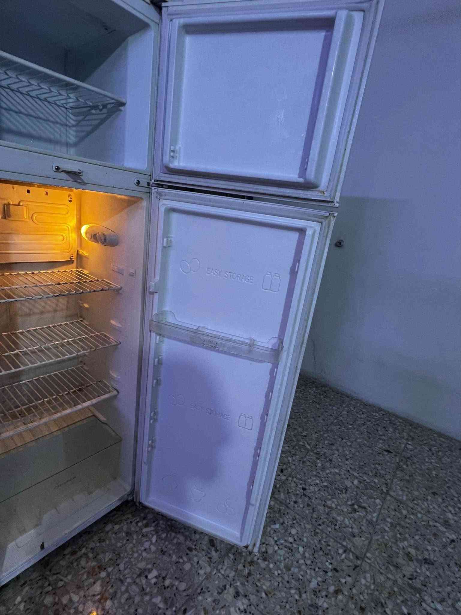 ثلاجه دنكا طولها 170 شغاله وعلى فحص بلاديه سعرها 125 وبيه مجال المكان نهايه الشعله منطقه الدهله *********** بغداد, العراق
