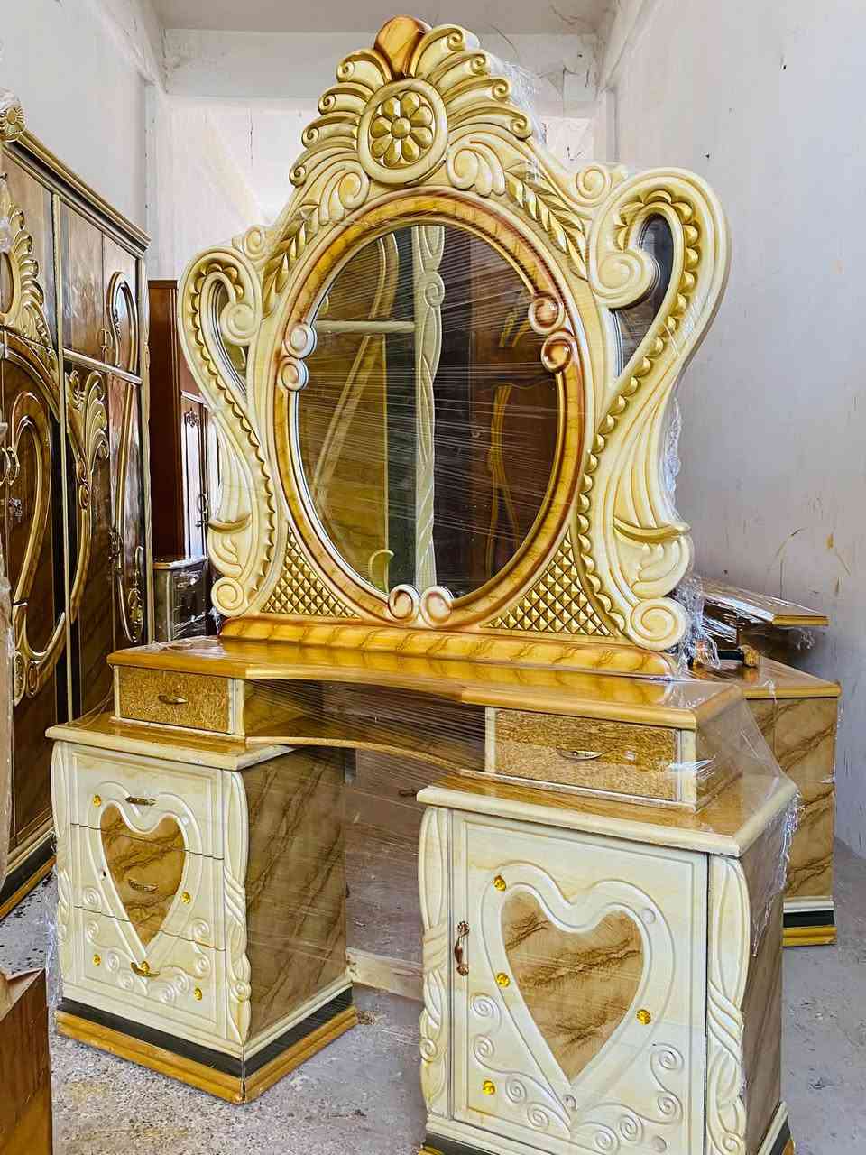 السلام عليكم غرفة نوم 6باب ملحق صاج عراقي صبغ حراري تصميم تركي توصا شغل مرتب بسعر750الف وبيها مجال للطيبين عوان بعقوبة كاطون شارع ابو رباح مزاد ضي القمر استفسار خاص او الرقم ***********
