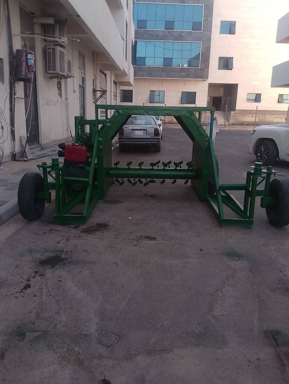 للمهتمين بانتاج السماد العضوي وزراعة الفطر الابيض تم بفضل الله تصنيع مقلبة ذاتية الحركة دون الحاجة الى جرار زراعي بمحرك ديزل 6.5 حصان ، للاستفسار *********** .
