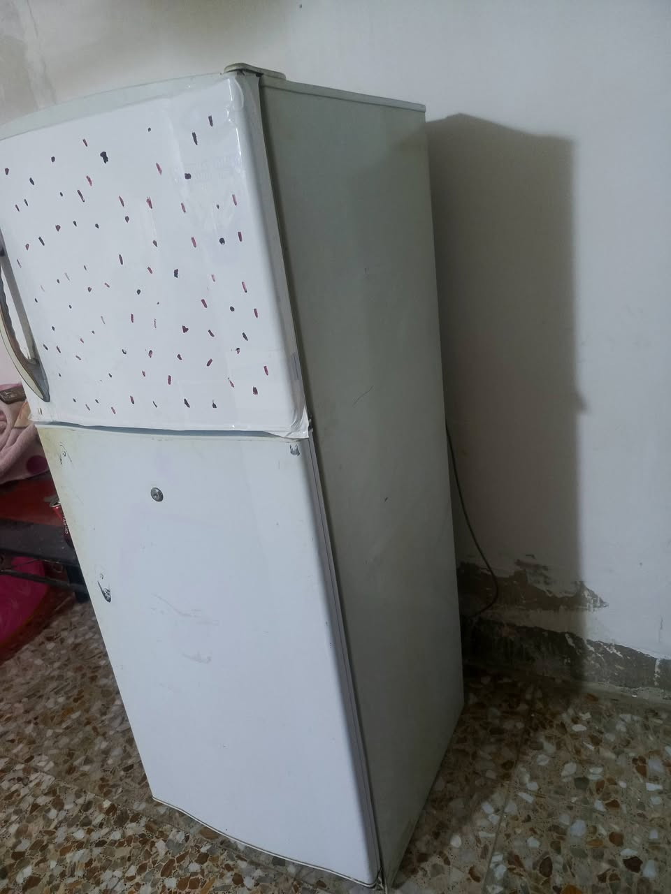 سلام عليكم  ثلاجه للبيع استفسار ***********او دخول خاص مكانه النجف
