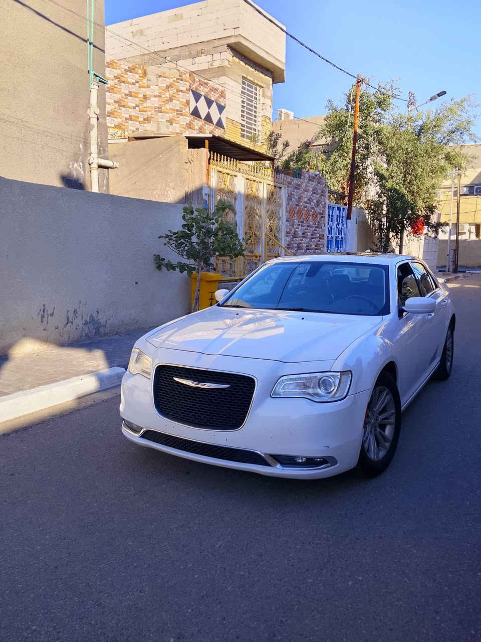 سلام عليكم اوباما 18 لمتدد مكفول بيه بارد بجاملغ االامامي وبيه كارت بجاملغ الخلفي فقط ماشيه 75الف ميل  داخل اسود فتحه بانوراما سياره كنديه المكان البصره 
الرقم /***********

