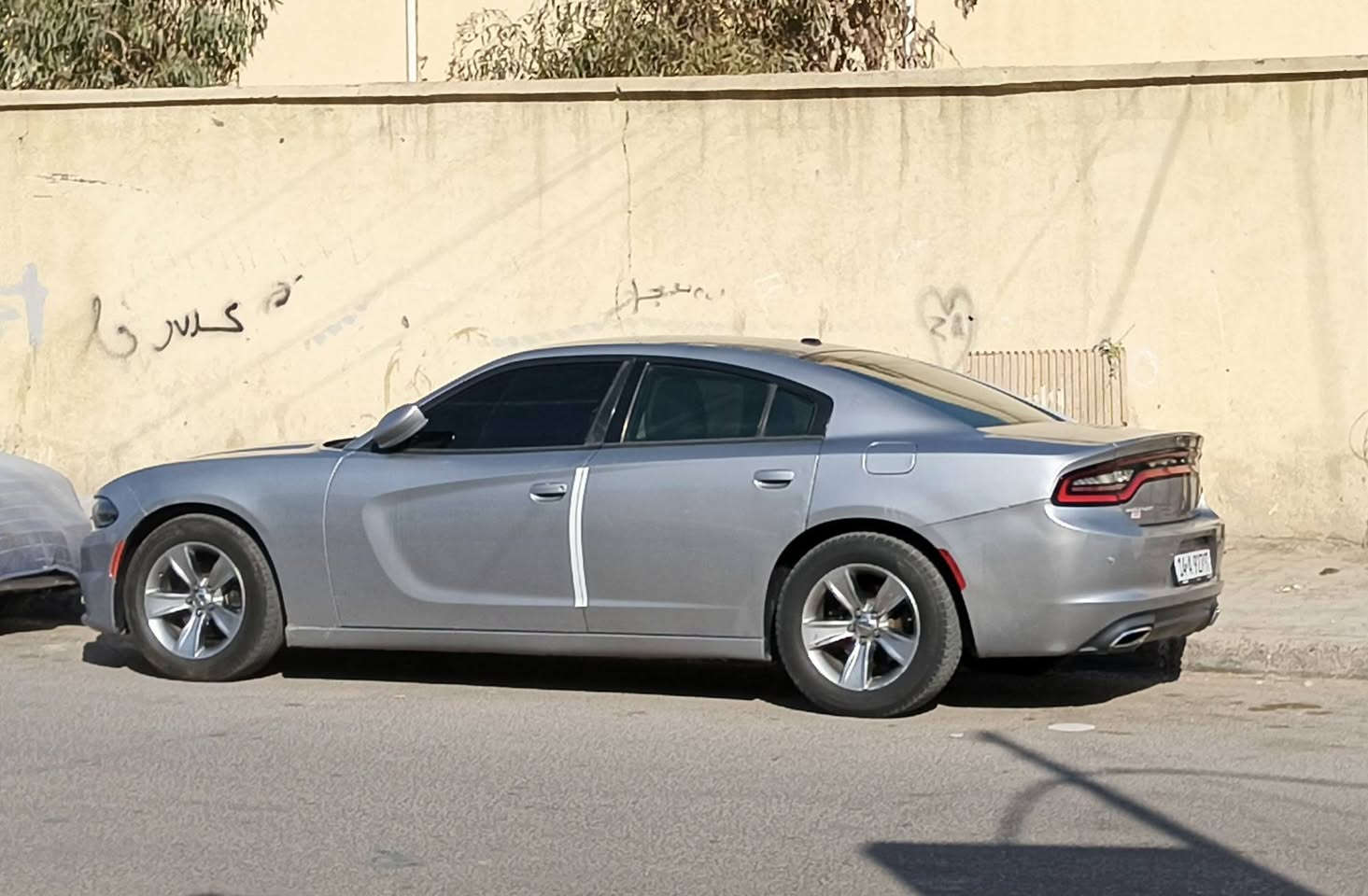 تشارجر sxt موديل 2016اصل  2015 السيارة كفاله من الضربه والتبديل بيهة صبغ قليل كلش اثر نمش يعني مو جراد او ضربه مكينة 3600 السيارة جاهزة من كلشي شاشه جبيرة مو الزغيرة  السياره رقمهة بصرة بأسم صديقي السعر (150)مكاني البصرة 
 الشراي يتصل ***********
