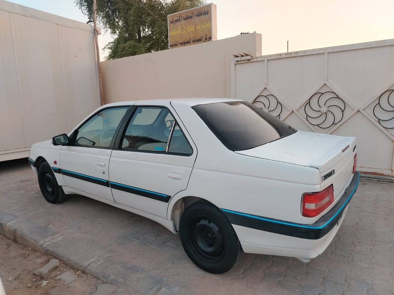 ببيجو 405 موديل 2010 مكفوله من ضربه وصبغ بس بيهه داير جاملغ خياس وملكط تبريد حداديه كهربايات كلهه شغاله مكينه وكير  مكفولات رقم بغداد مداور مباشر عنوان النجف سعر ٣٣ وبيهه مجال ***********
