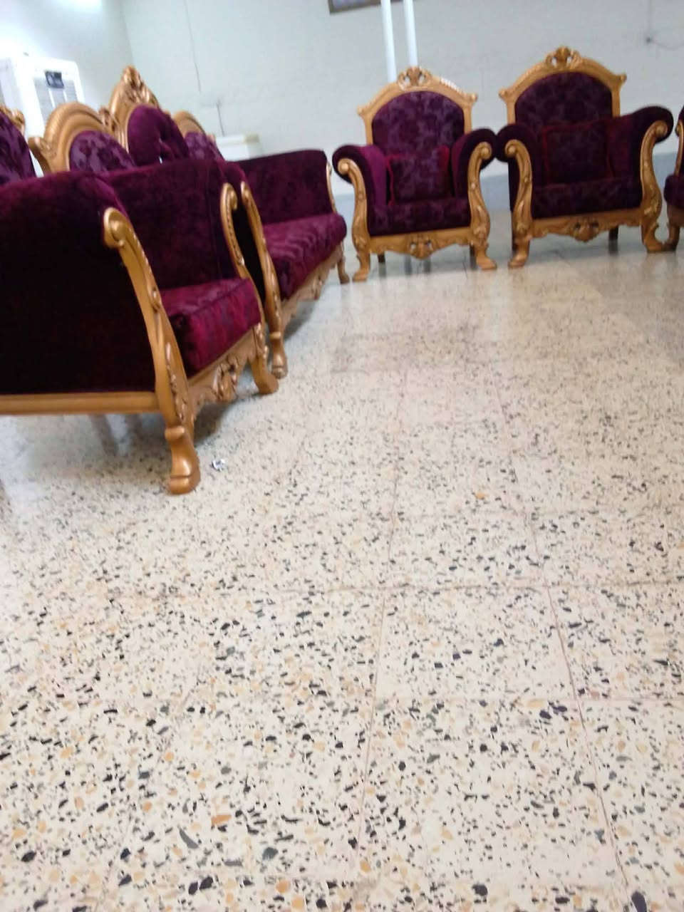 السلام عليكم البيع السعر 500بي مجال بسيط ديون ملكي خشب رزان 10مقعد مكان كراج شمال رقمي *********** كورك
*********** زين
