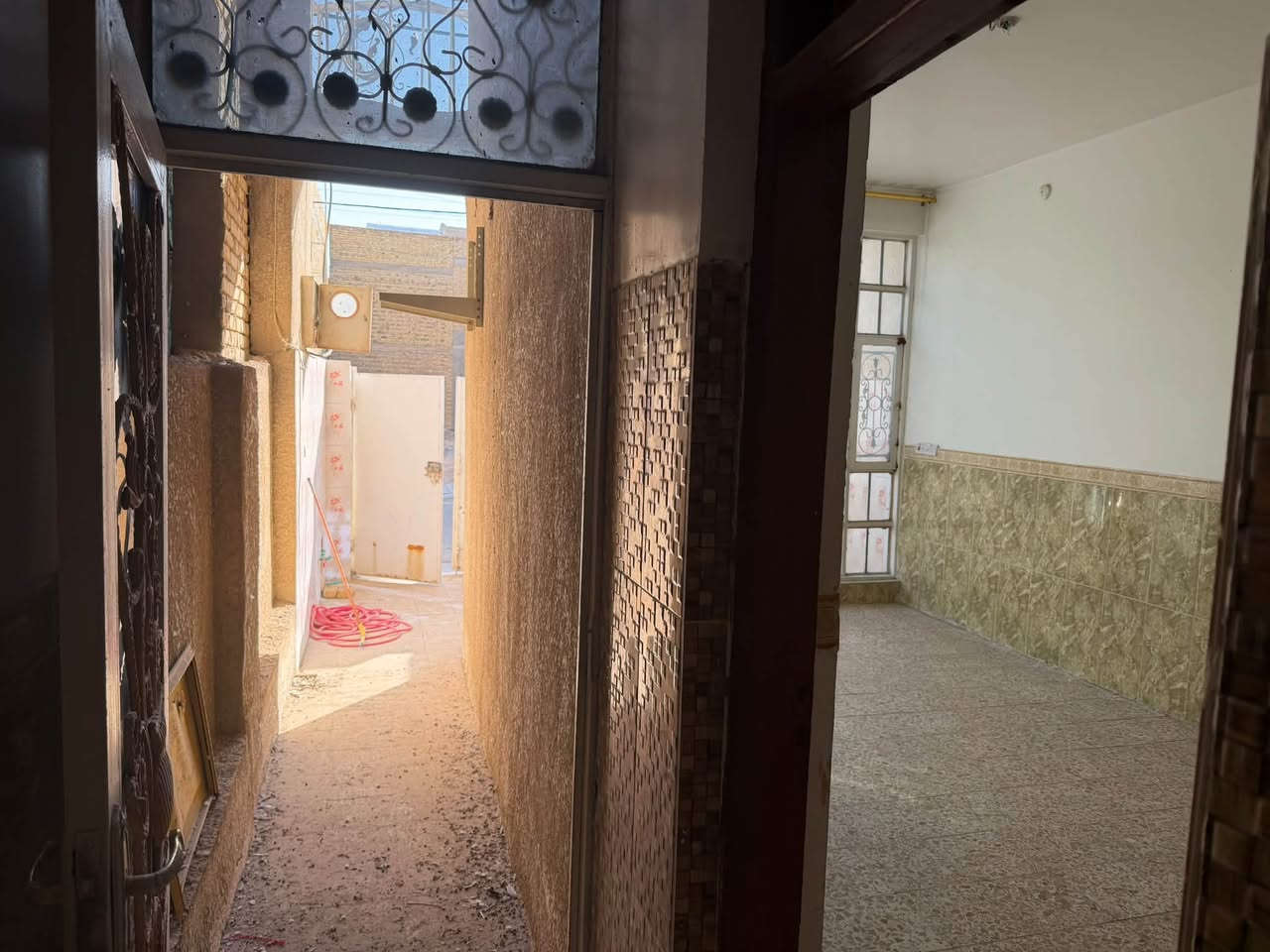 السلام عليكم دار للبيع المساحة 100م 
العنوان الخاجية شارع المجلس البلدي 
السعر 125 مليون مع مطبخ هدية 
للأستفسار الاتصال على الأرقام التالية 

***********
***********
