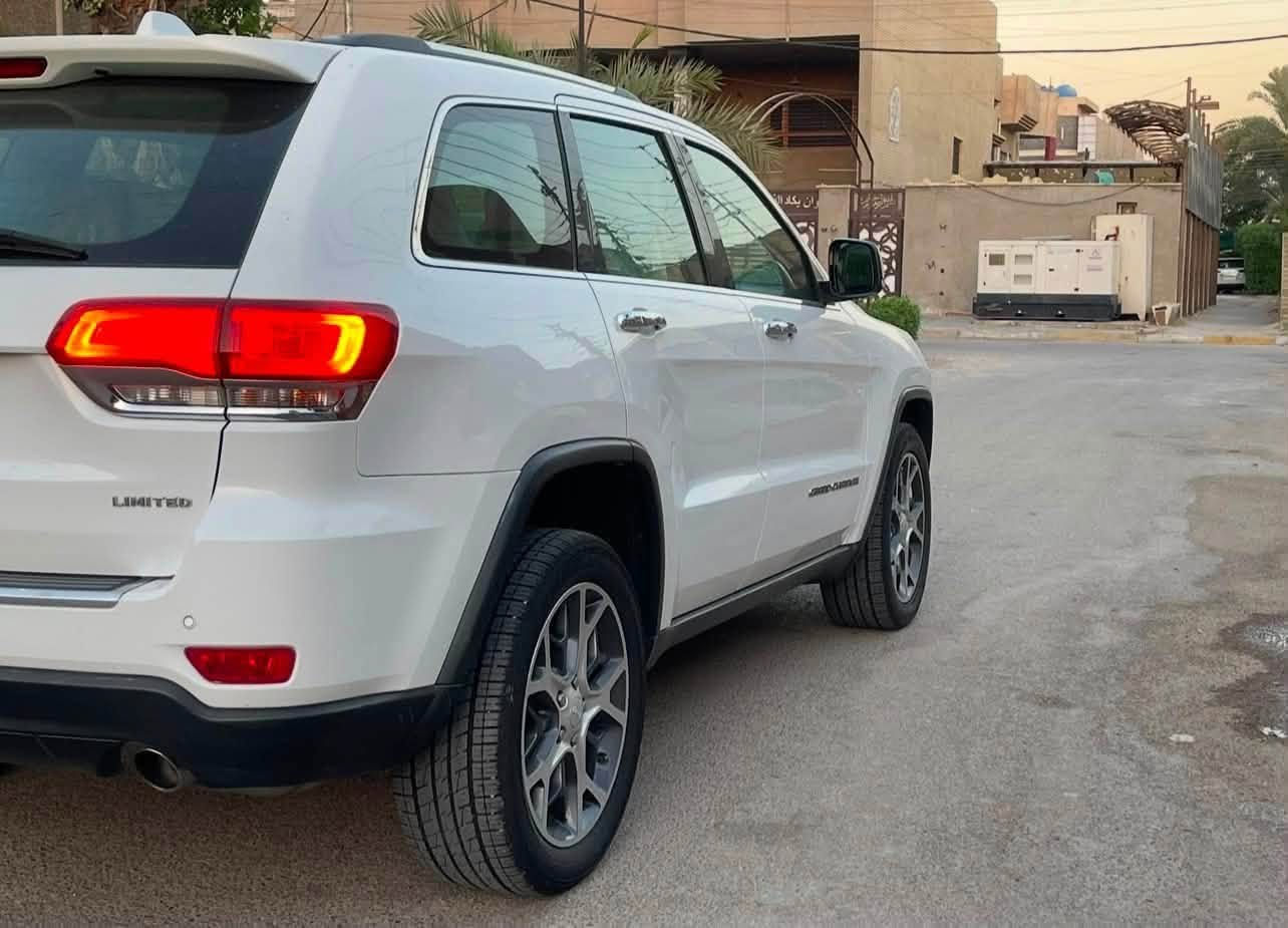 السلام عليكم عندي جيب 2019 لمتدد خليجي السياره كفاله عامه من الصبغ والضربه والتبديل السياره جديده بمعنى الكلمه رقم سليمانية بأسمي السياره فول 1/1 
بانوراما 
بصمه
جلد
خزن ميموري 
مقاعد كهرباء 
جنطه كهرباء 
وباقي المواصفات المعروفه 
مكاني بغداد   
السعرررررر 248$
للاتصال 
***********
