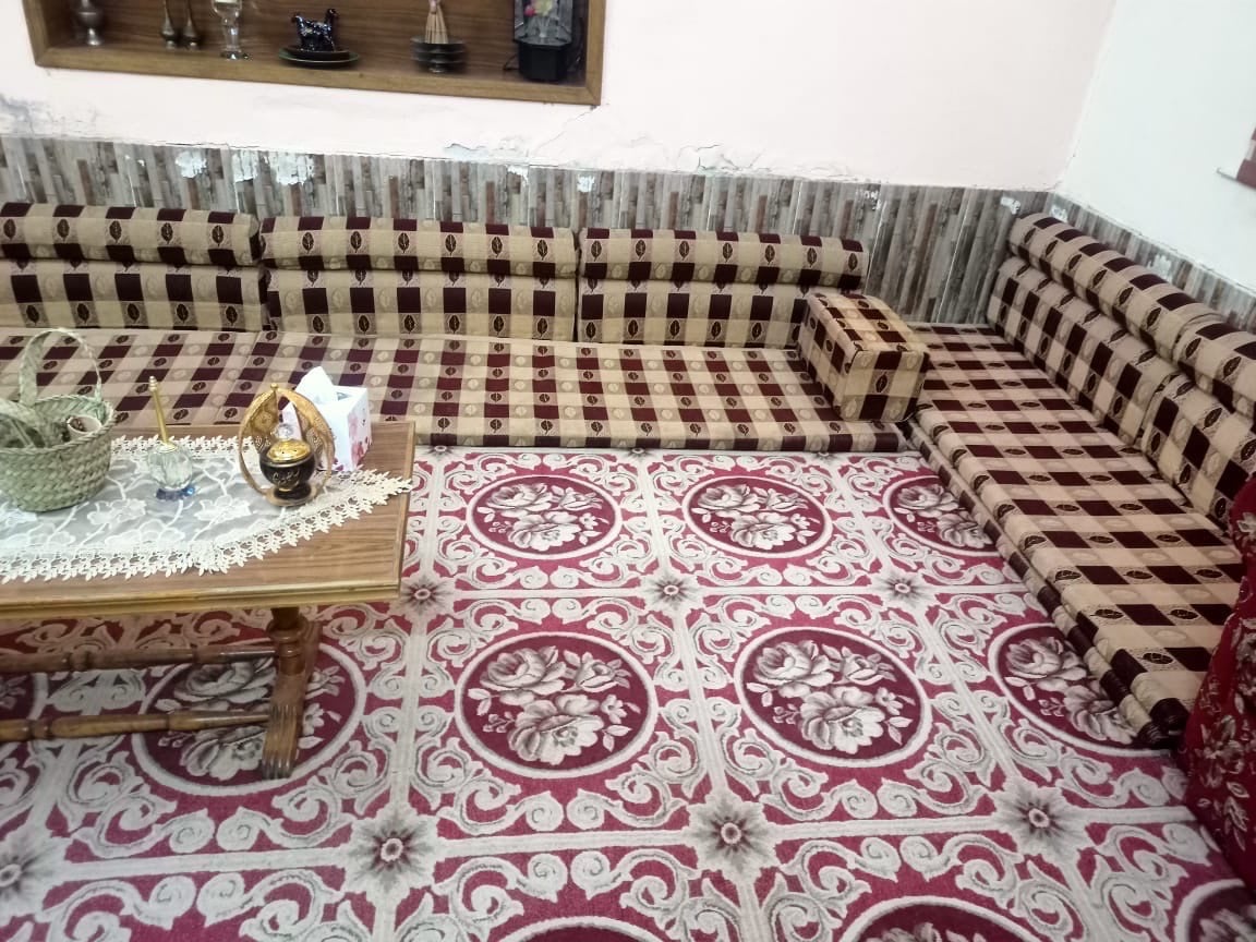 قنفات عراقي عدد4 قطع مستعمل في حالة جديد كراسي عدد اثنين قنفات عدد اثنين 
لون كرزي وگعدة عربية صناعة كويتية عدد 4 منادر و6 تكيات وكوشايات 
وكاربت ارضية 

سعر المجموعة كامل 500 الف وقابل للتفاوض 
البصرة الجزائر العباسية ***********