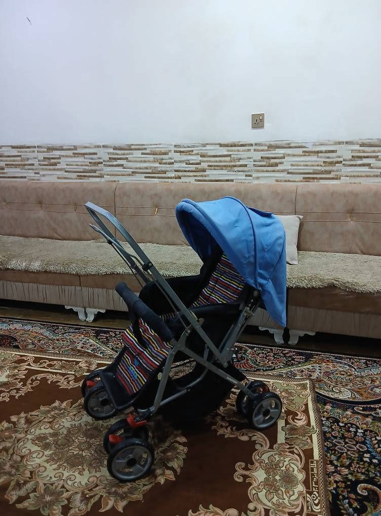 عارەبانەی مناڵان ئەوروپیە شەریکەی vava یە، زۆر تۆکمەو بێعەیبە ، 8 تاییە و تایە گەورەیە، قایشی بەستنەوەی هەیە، دەسکەکەی دوئاڕاستەیەو ئەتوانی مناڵەکە ڕوبکەیتە خۆت ، کورسیەکەی تەواو تەختەکرێ بۆخەوتنی مناڵ، ژێری پێوەیە بۆشت هەڵگرتنو بازاڕی ، تایەو ئیستۆپ و لێخوڕینی زۆر مەزبوتە
شوێن قاچی مناڵەکە بەرز ئەکرێتەوە، ئەتوانی لە تەمەنی یەک ڕۆژی مناڵی تێبکەی تا 5 ساڵی 
سعریشی زۆر گونجاوە قفڵی 45 هەزارە بەبێ معامەلە
سلێمانی ، گەیاندن هەیە*********** السليمانية, العراق
