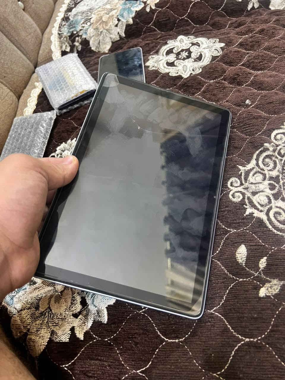 ايباد نضيف وهذا الكسر ب لزكه مالته الشاشه كلشي مابيها
 الايباد يخبل سعره 85 مكاني بغداد العبيدي
***********
